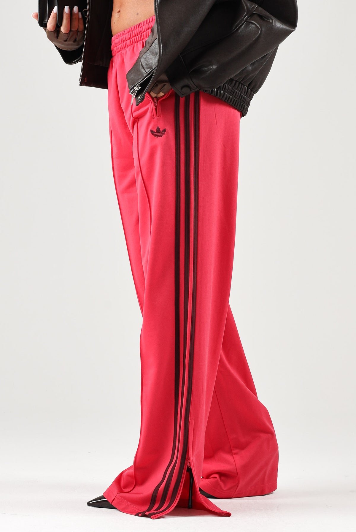 ADIDAS ORIGINALS Pantaloni FIREBIRD LOOSE Maroon rosa acceso e bordeaux da donna. KW0228 . ADIDAS ORIGINALS