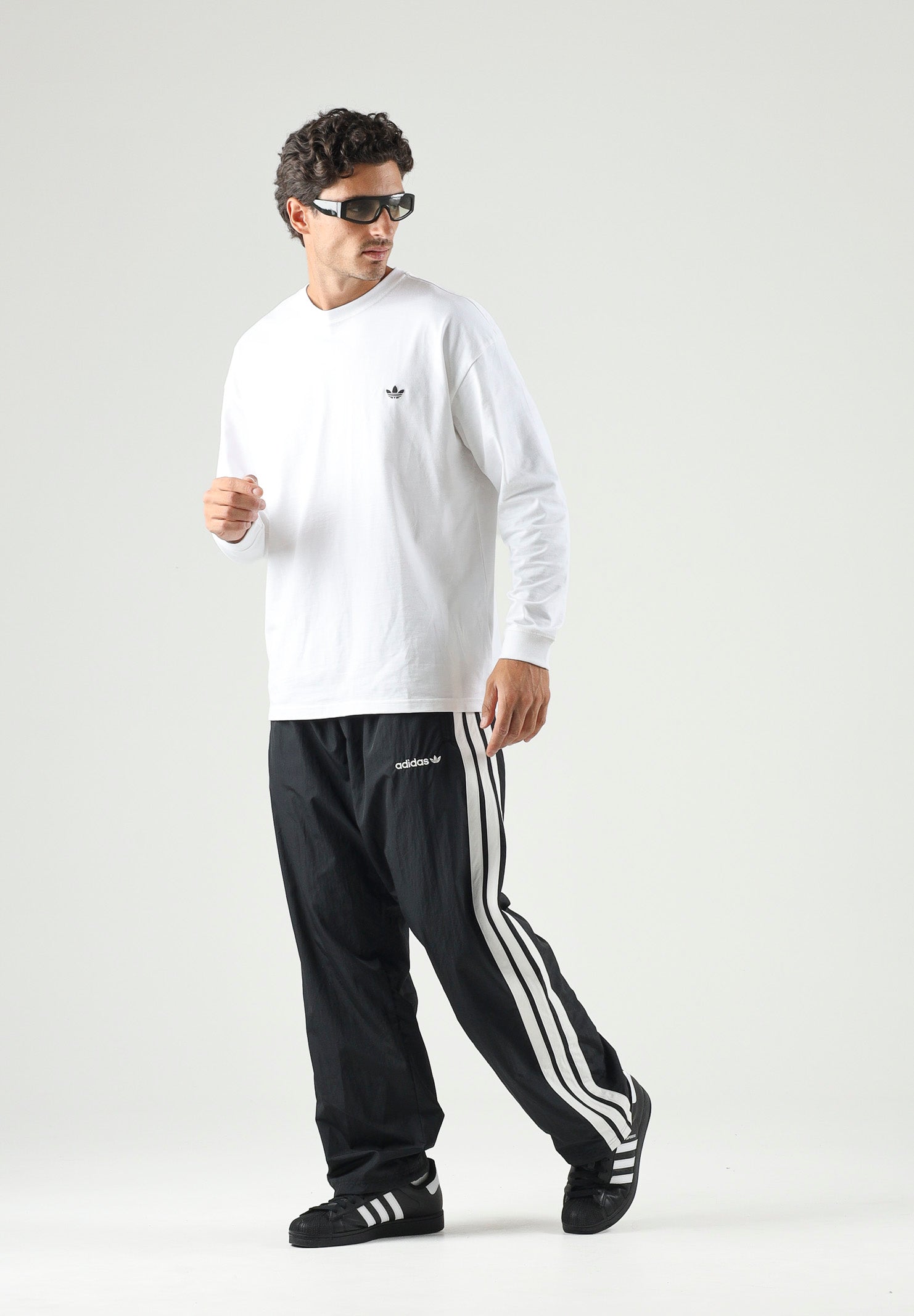 ADIDAS ORIGINALS Pantaloni CUTLINE nero da uomo con iconiche 3-stripes KW8023 . ADIDAS ORIGINALS
