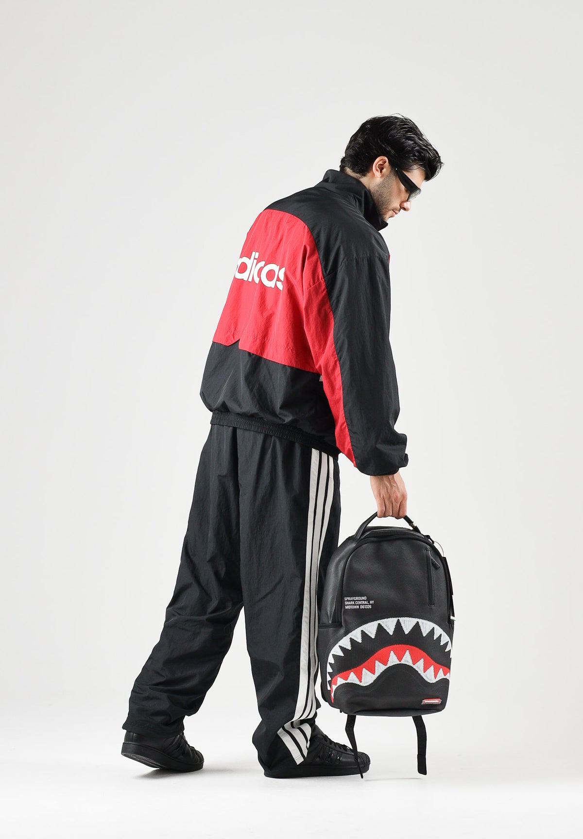 ADIDAS ORIGINALS Pantaloni sportivi CUTLINE neri da uomo con iconiche 3-stripes KW8023 . ADIDAS ORIGINALS