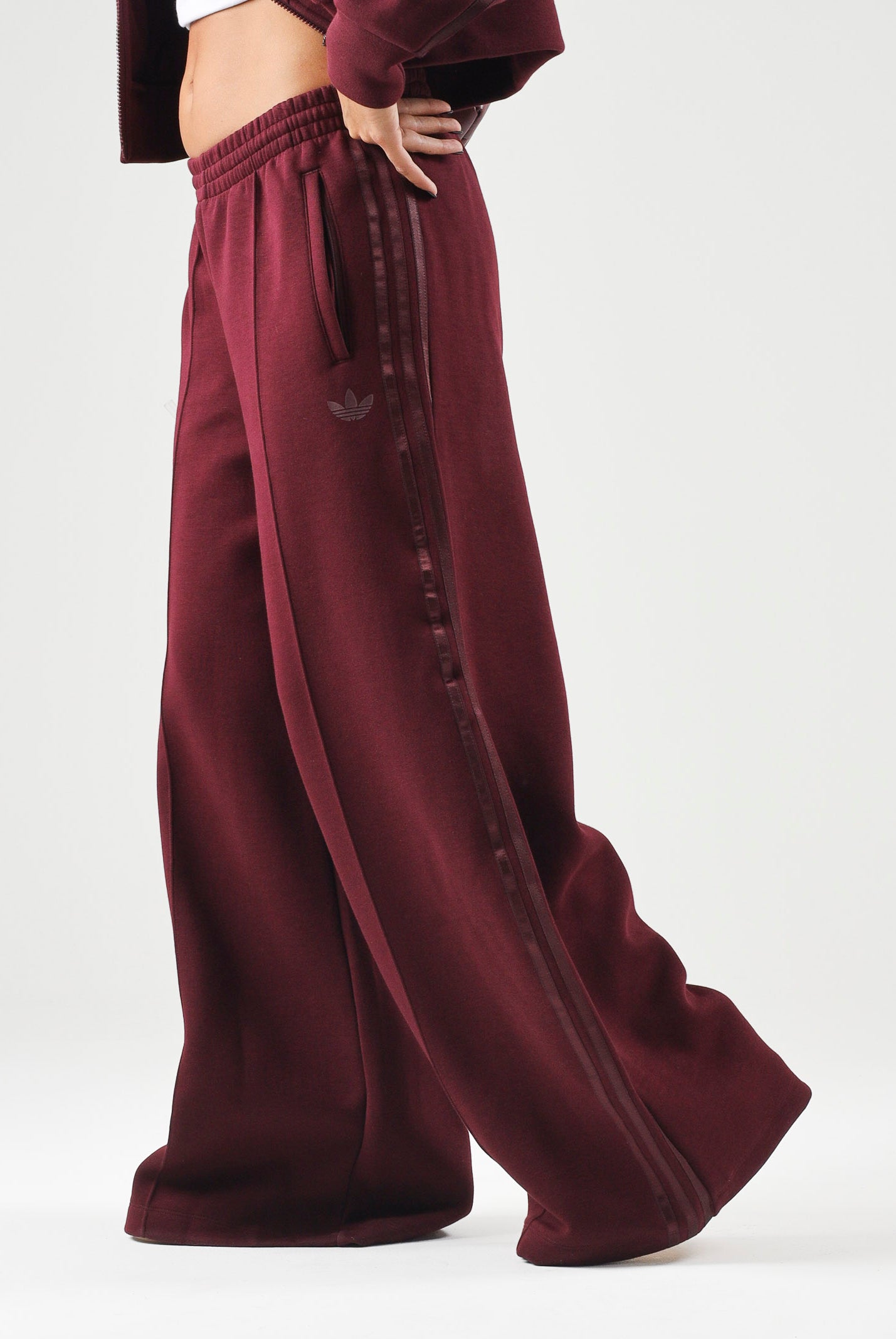 ADIDAS ORIGINALS Pantaloni SPACER TRACKPANTS Maroon bordeaux da donna con logo iconico KY0850 . ADIDAS ORIGINALS