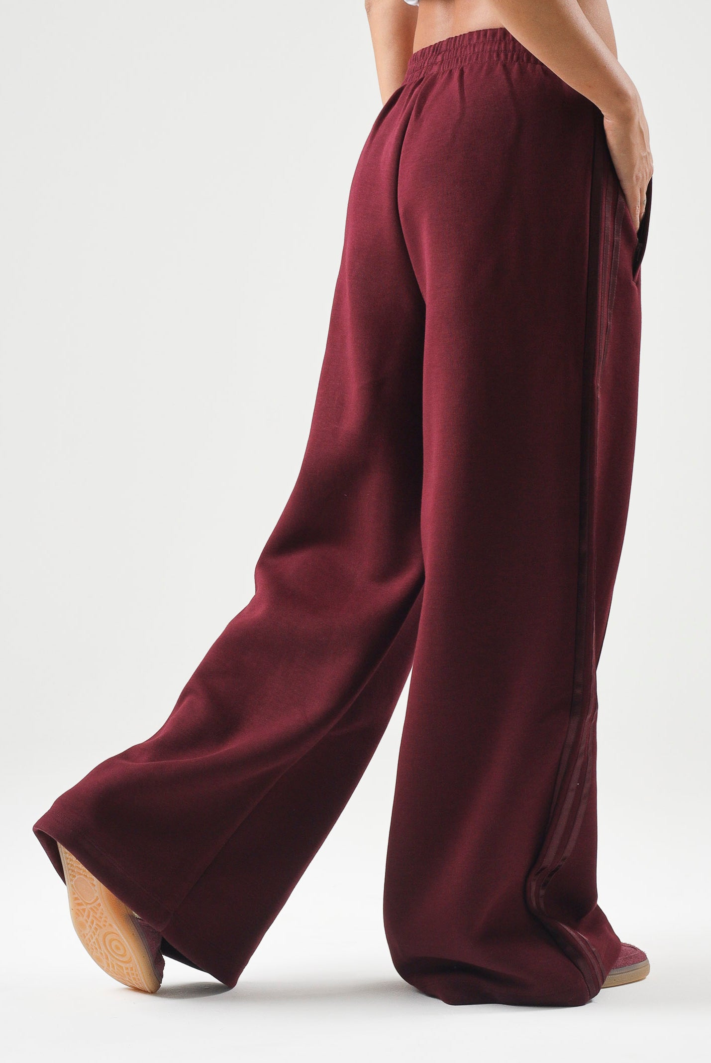 ADIDAS ORIGINALS Pantaloni SPACER TRACKPANTS Maroon bordeaux da donna con logo iconico KY0850 . ADIDAS ORIGINALS