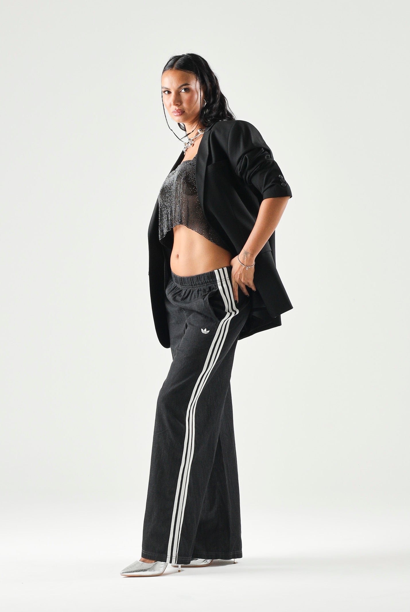 ADIDAS ORIGINALS Pantalone SUMMER GLOW medium black, nero, da donna con iconiche 3-Stripes a contrasto KY8112 . ADIDAS ORIGINALS