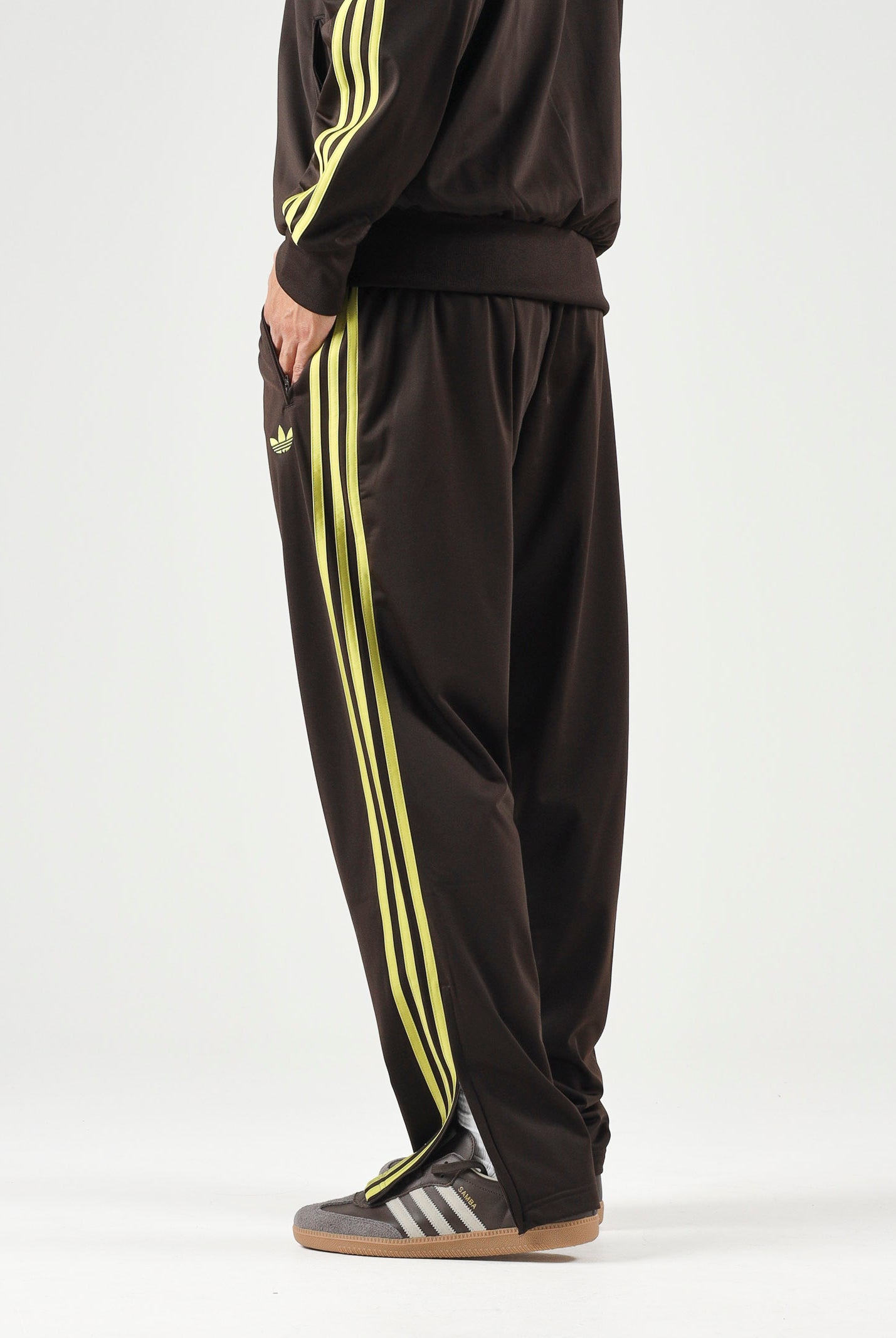 ADIDAS ORIGINALS Pantaloni sportivi Beckenbauer Track Pants AUCO Prelil marrone scuro e giallo da uomo. KZ1206 . ADIDAS ORIGINALS