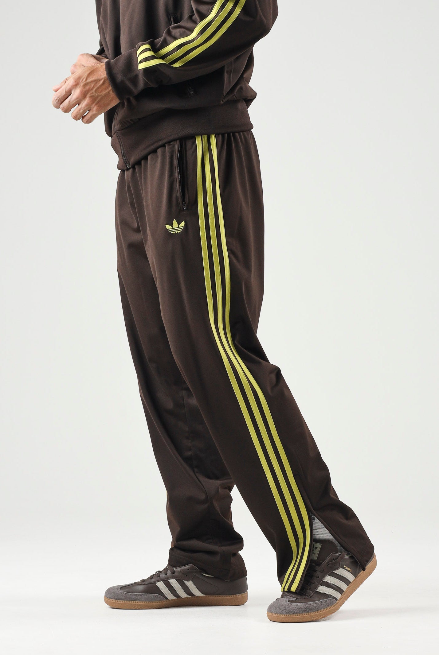 ADIDAS ORIGINALS Pantaloni sportivi Beckenbauer Track Pants AUCO Prelil marrone scuro e giallo da uomo. KZ1206 . ADIDAS ORIGINALS