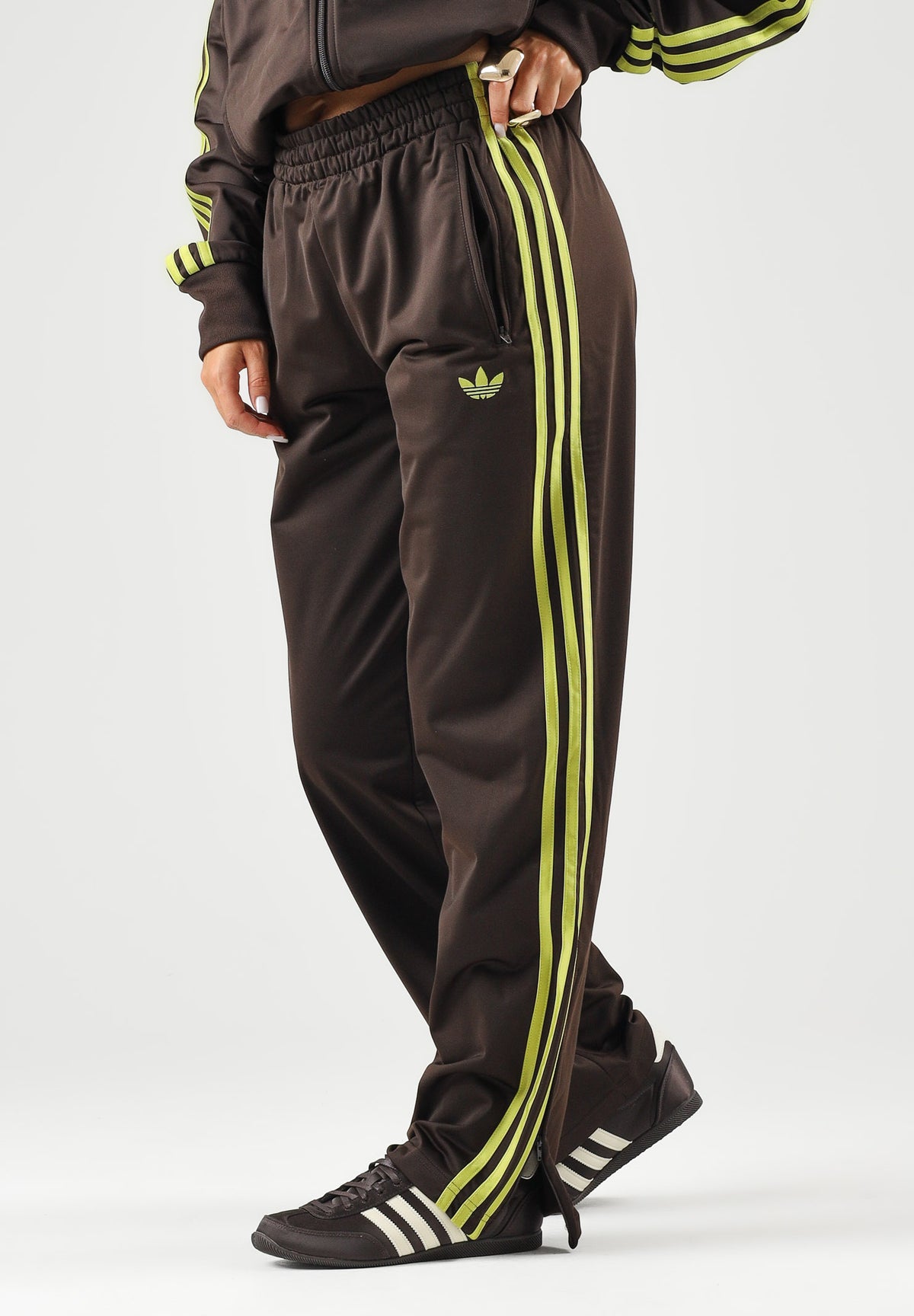 ADIDAS ORIGINALS Pantaloni sportivi Beckenbauer Track Pants AUCO Prelil marrone scuro e giallo da uomo. KZ1206 . ADIDAS ORIGINALS