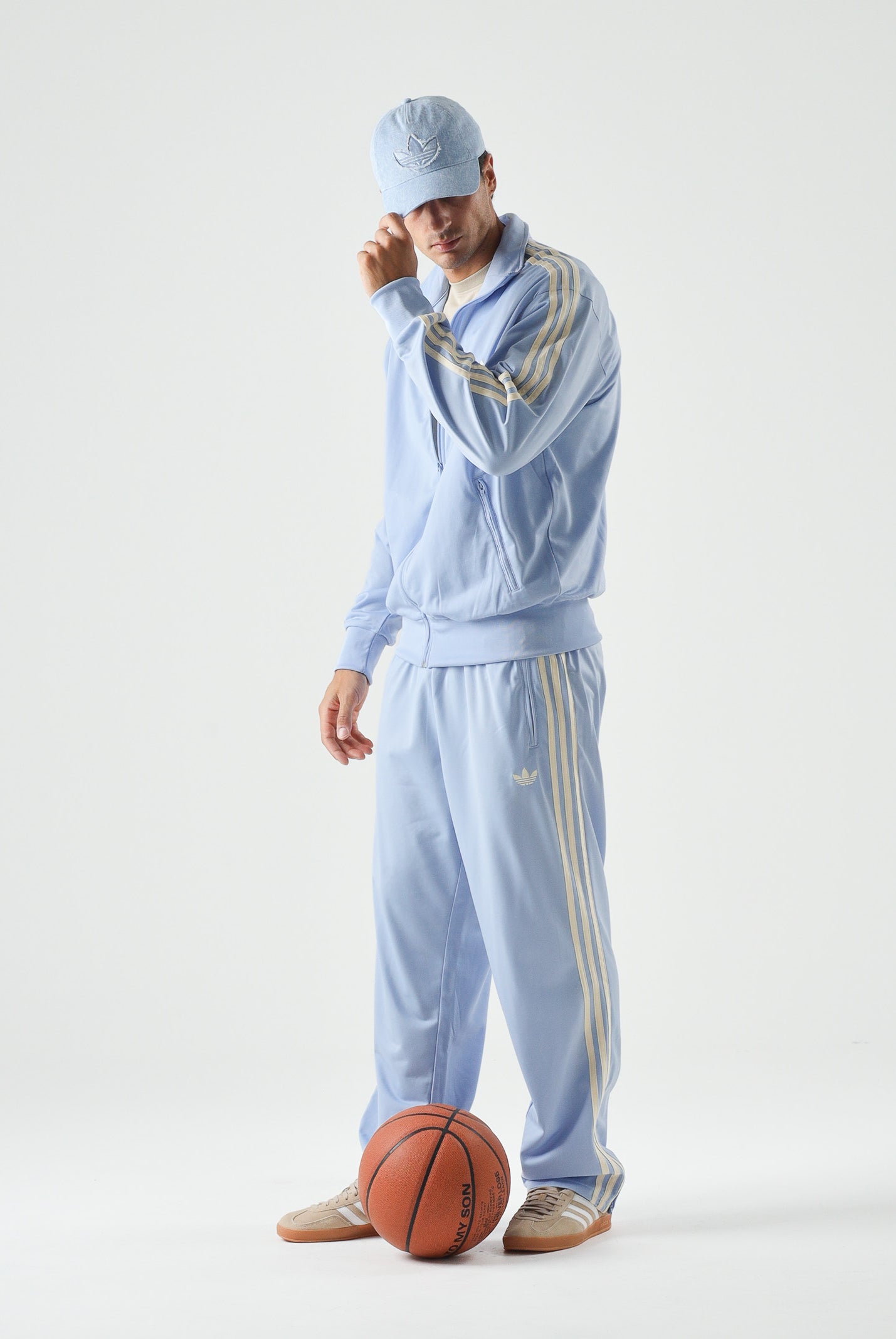 ADIDAS ORIGINALS Pantaloni sportivi Firebird Track Pants Blue Dawn / Warm Vanilla azzurro chiaro e panna uomo. KZ1207 . ADIDAS ORIGINALS