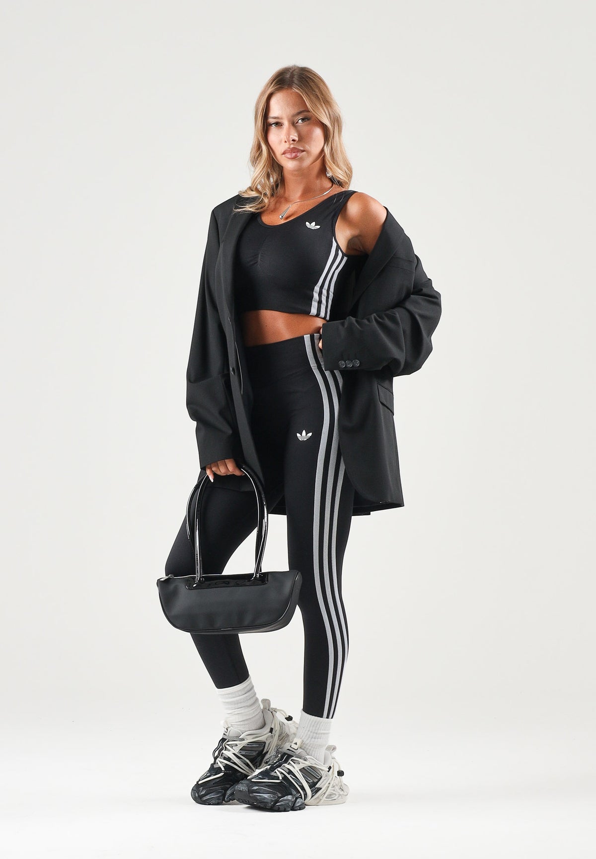 ADIDAS ORIGINALS Top sportivo ESSENTIALS 3-STRIPES SEAMLESS nero da donna KZ4109 . ADIDAS ORIGINALS