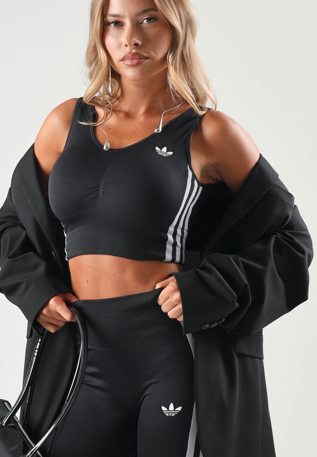 ADIDAS ORIGINALS Top sportivo ESSENTIALS 3-STRIPES SEAMLESS nero da donna KZ4109 . ADIDAS ORIGINALS