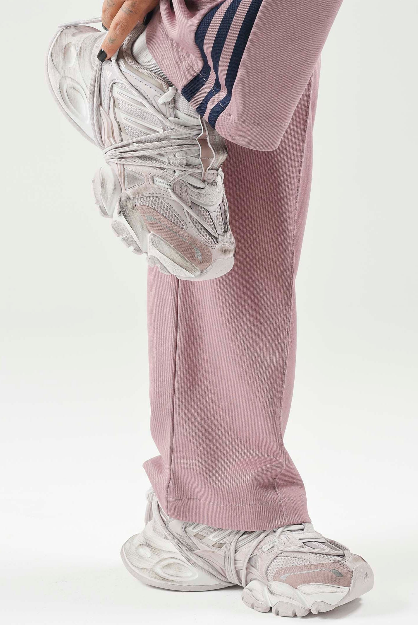 ADIDAS ORIGINALS Sneakers XLG RUNNER DELUXE 2.0 grigio perla per uomo e donna dal design chunky monocromatico KZ7203 . ADIDAS ORIGINALS