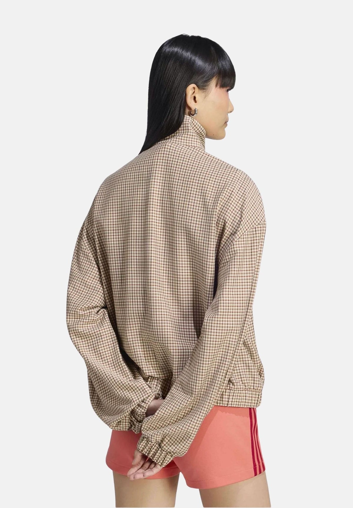 ADIDAS ORIGINALS Felpa con zip CHECKS TRACK TOP Crystal Linen / Aurora Coffee beige sabbia e marrone caffè da donna con fantasia a quadri tono su tono, collo alto, zip frontale integrale, maniche lunghe con tre strisce laterali e logo Trifoglio sul LE8307 . ADIDAS ORIGINALS
