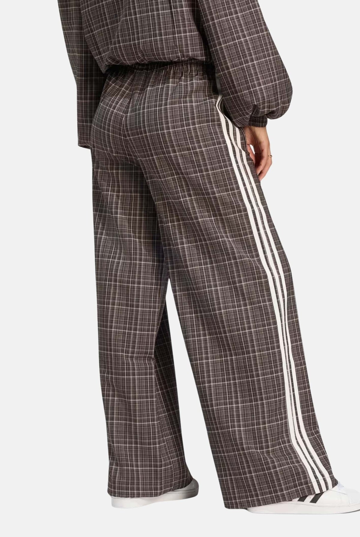 ADIDAS ORIGINALS Pantaloni LOOSE CHECK TRACK PANTS marrone scuro da donna con fantasia a quadri LG3958 . ADIDAS ORIGINALS