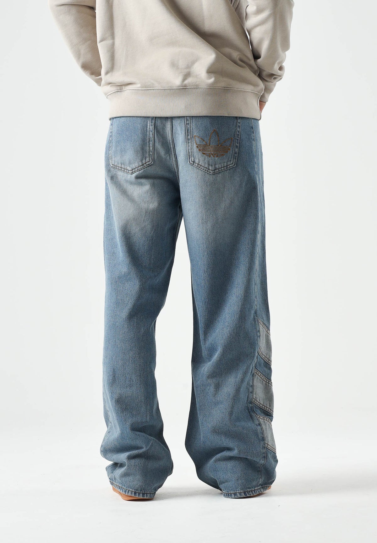 ADIDAS ORIGINALS Jeans in denim medio per uomo e donna KE0112 . ADIDAS ORIGINALS