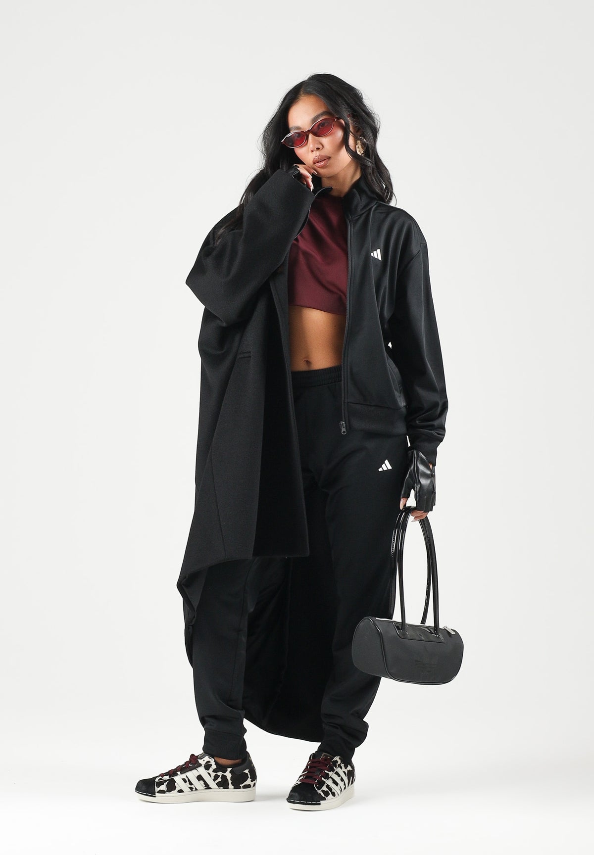 ADIDAS PERFORMANCE Tuta sportiva Essentials Feel Cozy nera da donna con finitura lucida acetata JD4475 . ADIDAS PERFORMANCE