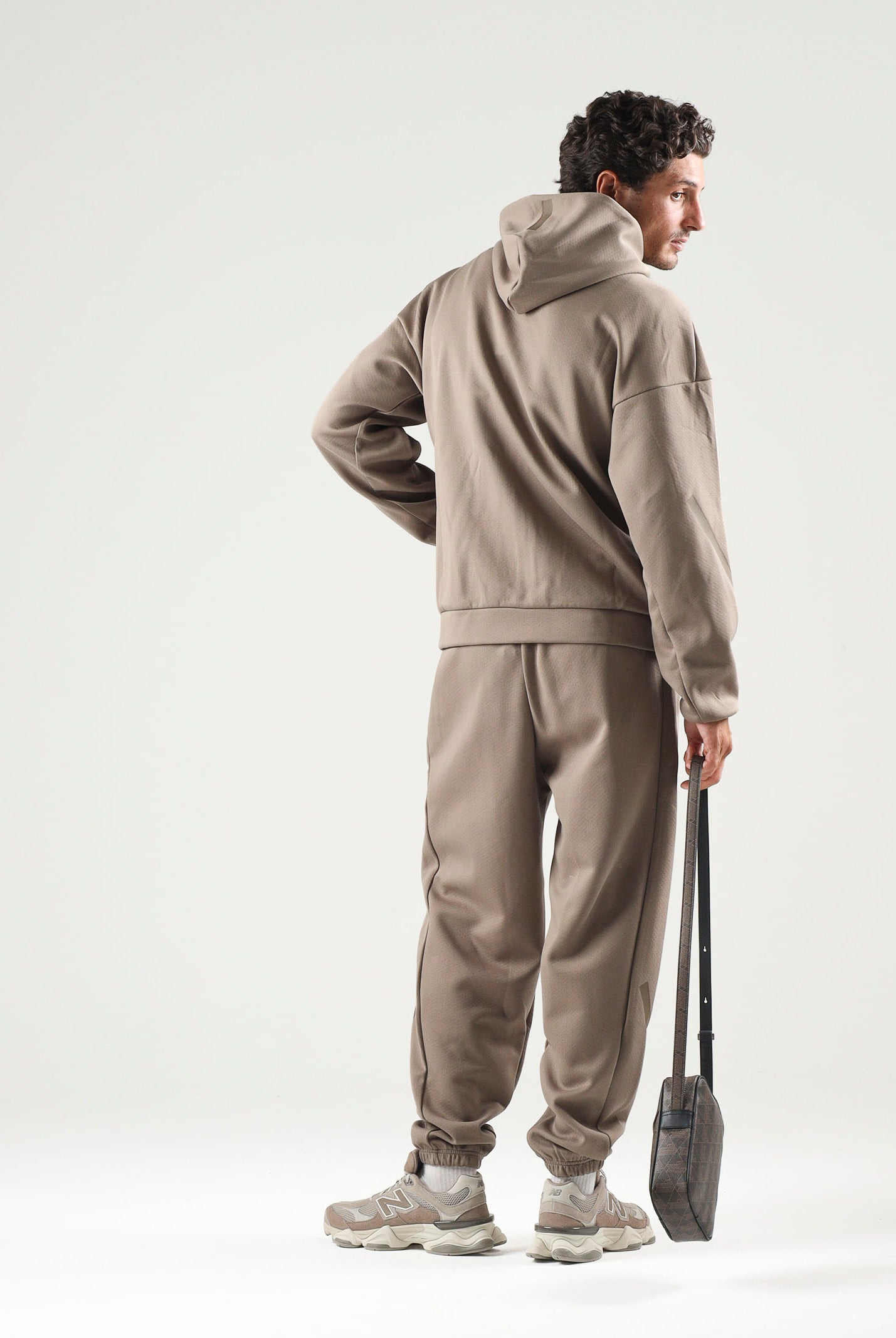 ADIDAS PERFORMANCE pantaloni adidas Z.N.E. Khaki Six beige kaki da uomo. KF3809 . ADIDAS PERFORMANCE