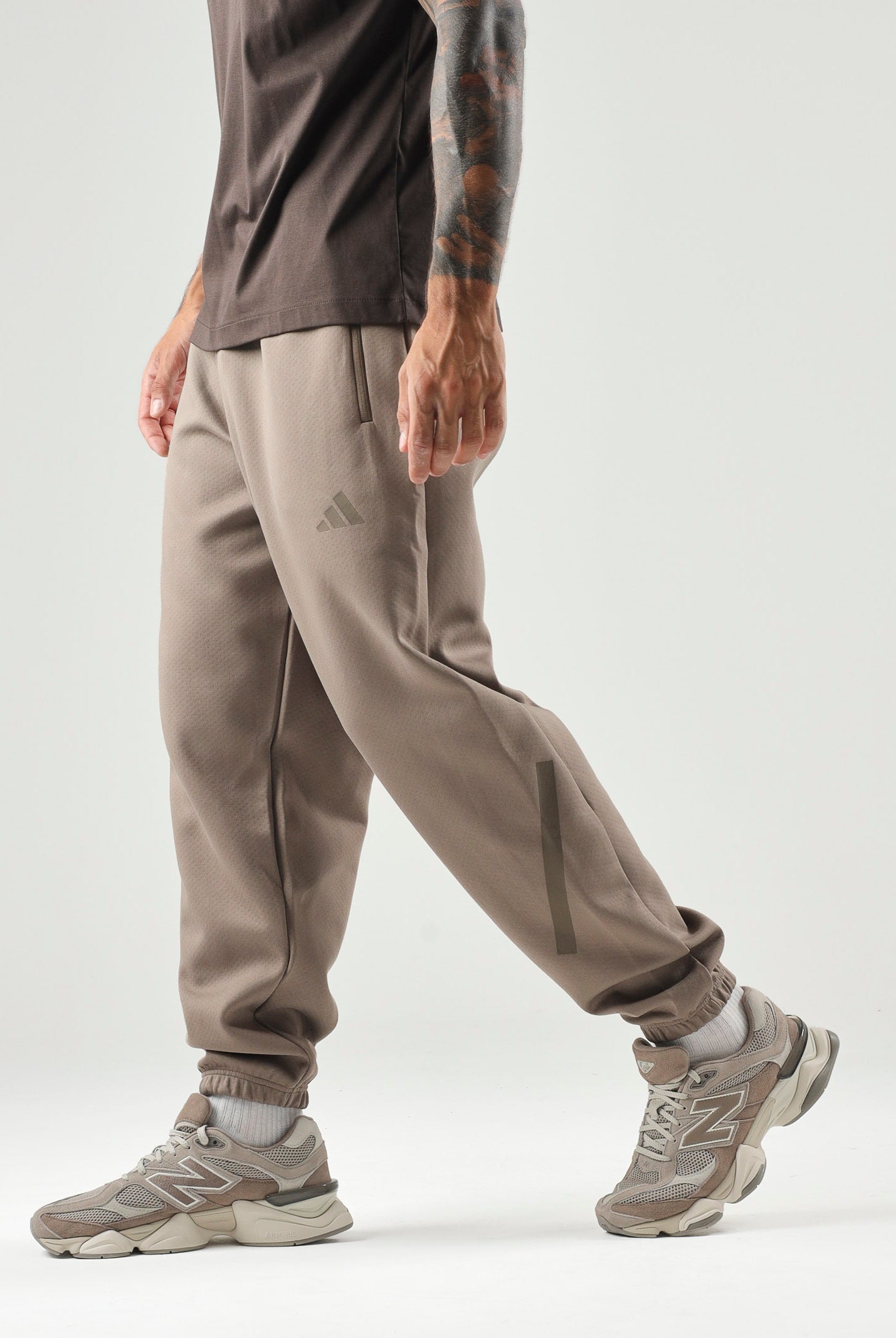 ADIDAS PERFORMANCE pantaloni adidas Z.N.E. Khaki Six beige kaki da uomo. KF3809 . ADIDAS PERFORMANCE