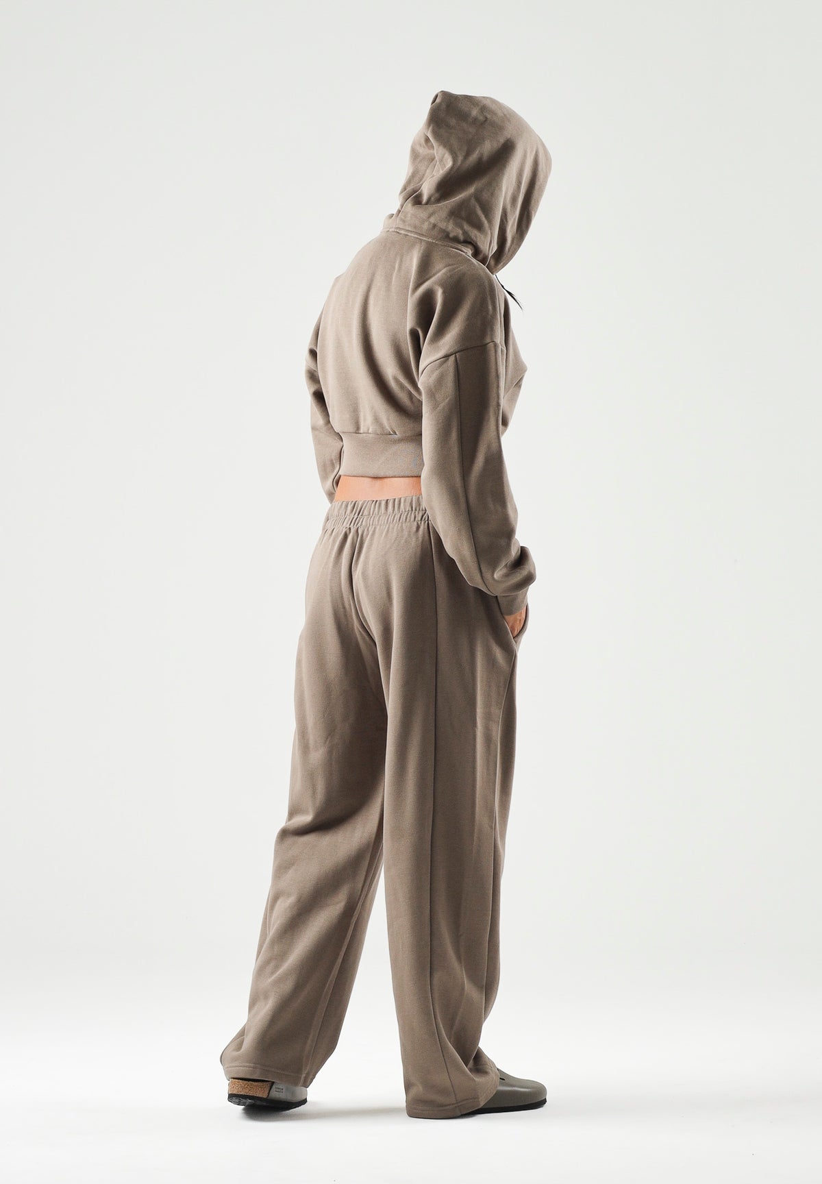 ADIDAS PERFORMANCE Pantaloni sportivi ESSENTIALS CONTEMPORARY in colorazione tortora da donna KF6249 . ADIDAS PERFORMANCE