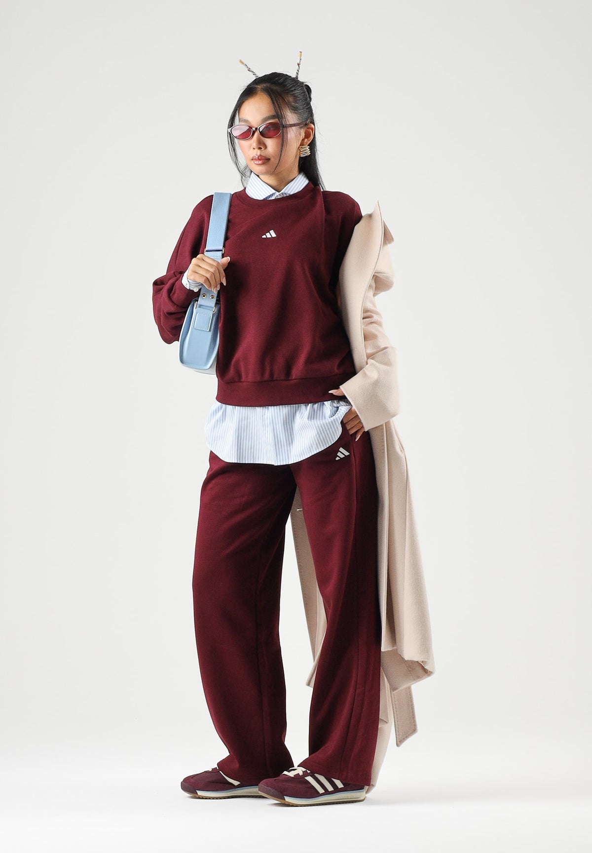 ADIDAS PERFORMANCE Pantaloni ESSENTIALS SMALL bordeaux con logo laterale da donna KF8426 . ADIDAS PERFORMANCE