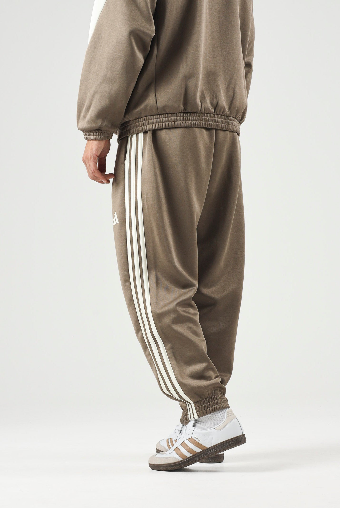 ADIDAS PERFORMANCE Pantaloni sportivi Stadium Khaki Six / Ivory beige e avorio uomo. KR5300 . ADIDAS PERFORMANCE