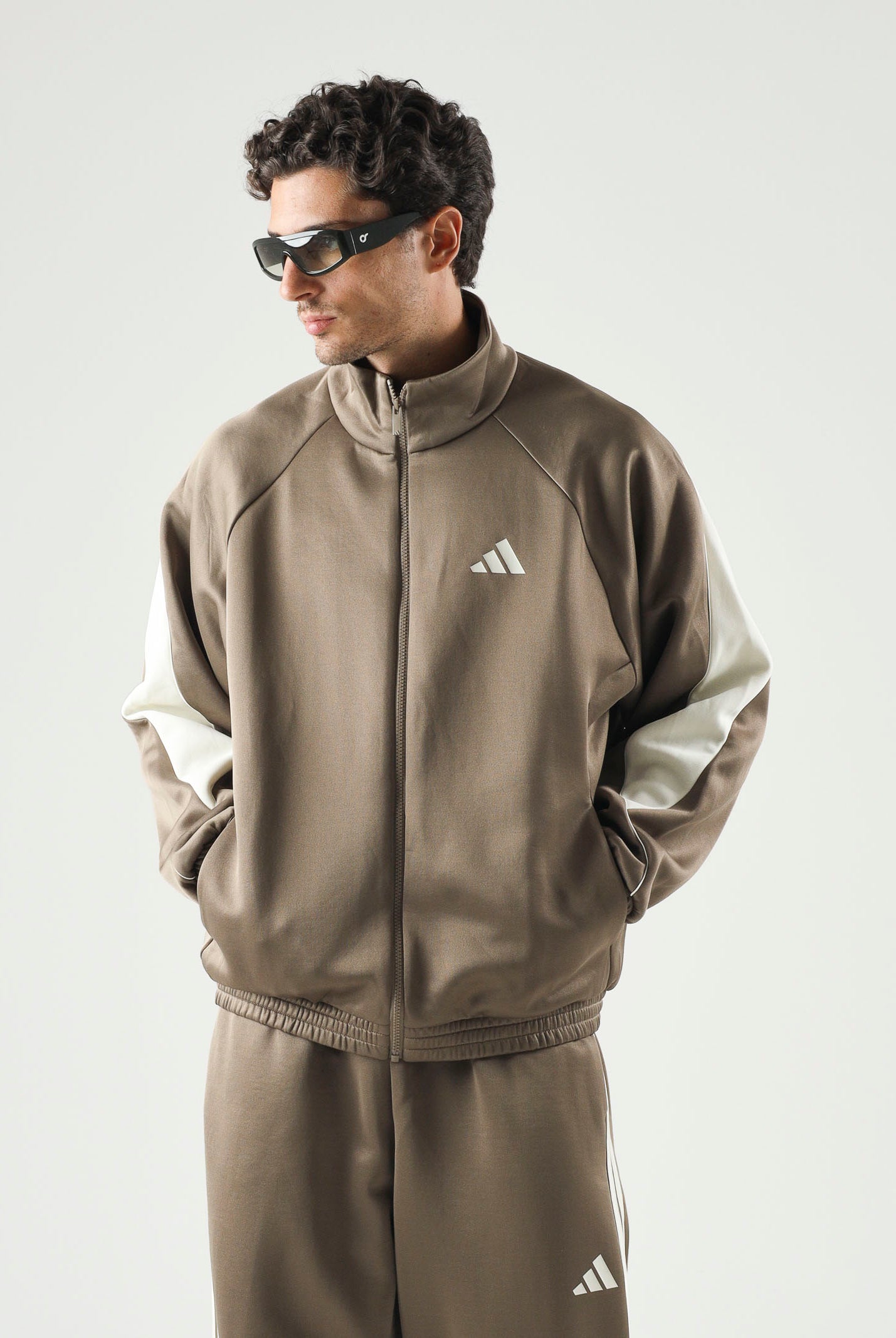 ADIDAS PERFORMANCE Felpa con zip Stadium Khaki Six beige e avorio uomo. KR7795 . ADIDAS PERFORMANCE