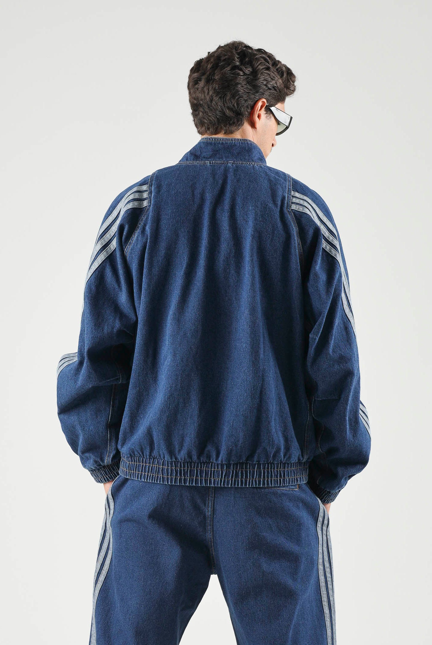 ADIDAS PERFORMANCE Giubbotto in denim Preloved blu da uomo con 3-stripes iconiche tono su tono KV8345 . ADIDAS PERFORMANCE