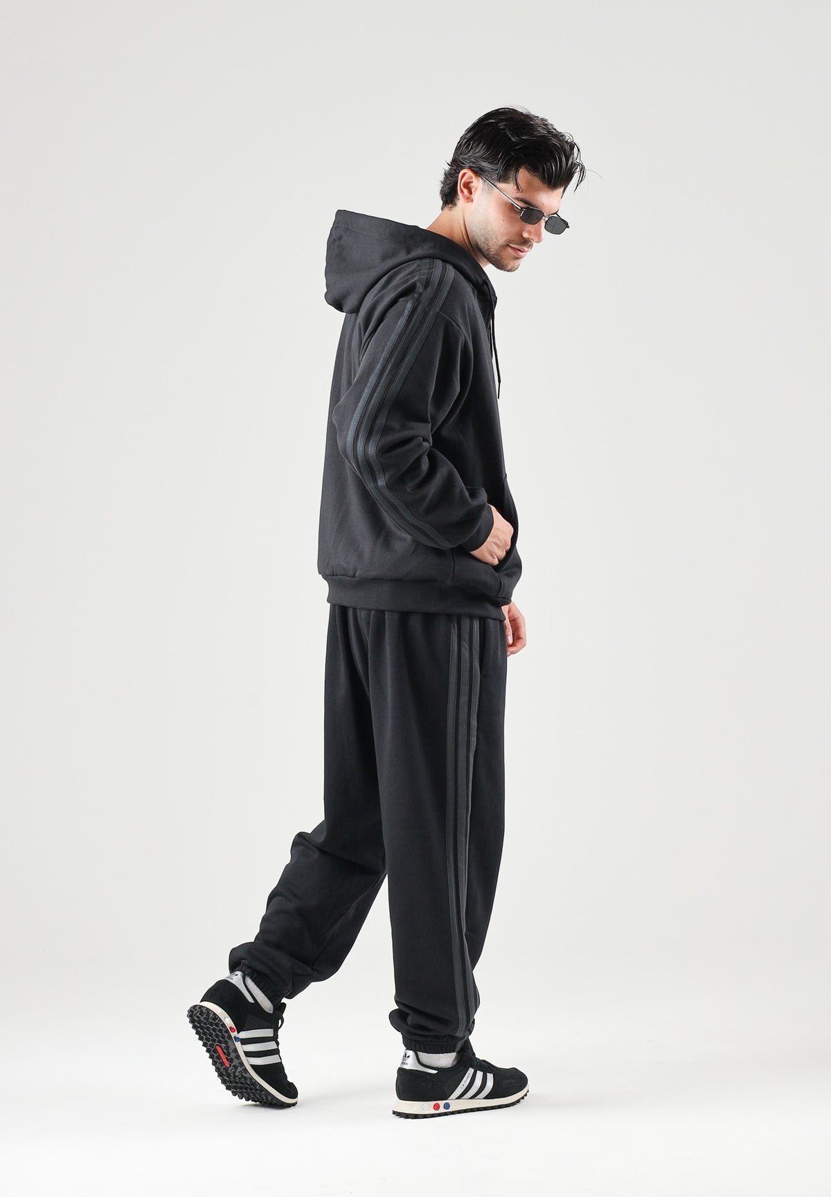 ADIDAS PERFORMANCE pantaloni sportivi Essentials 3-Stripes Fleece Tapered Cuffed Pants Black/Carbon nero da uomo. KY4124 . ADIDAS PERFORMANCE