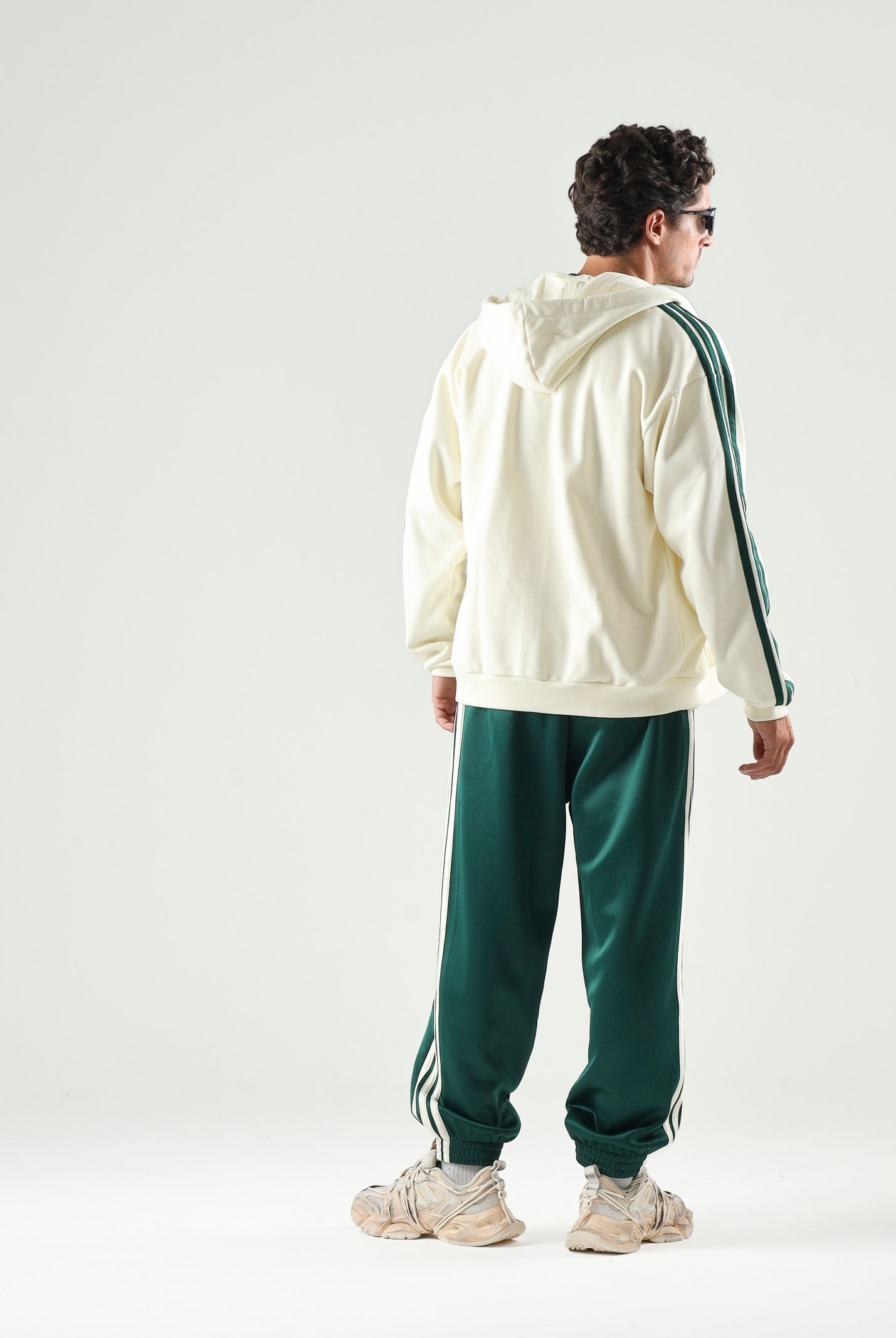 ADIDAS PERFORMANCA felpa con cappuccio e zip Essentials 3-Stripes Fleece Full-Zip HoodieIvory/Collegiate Green avorio e verde da uomo. KY4149 . ADIDAS PERFORMANCE