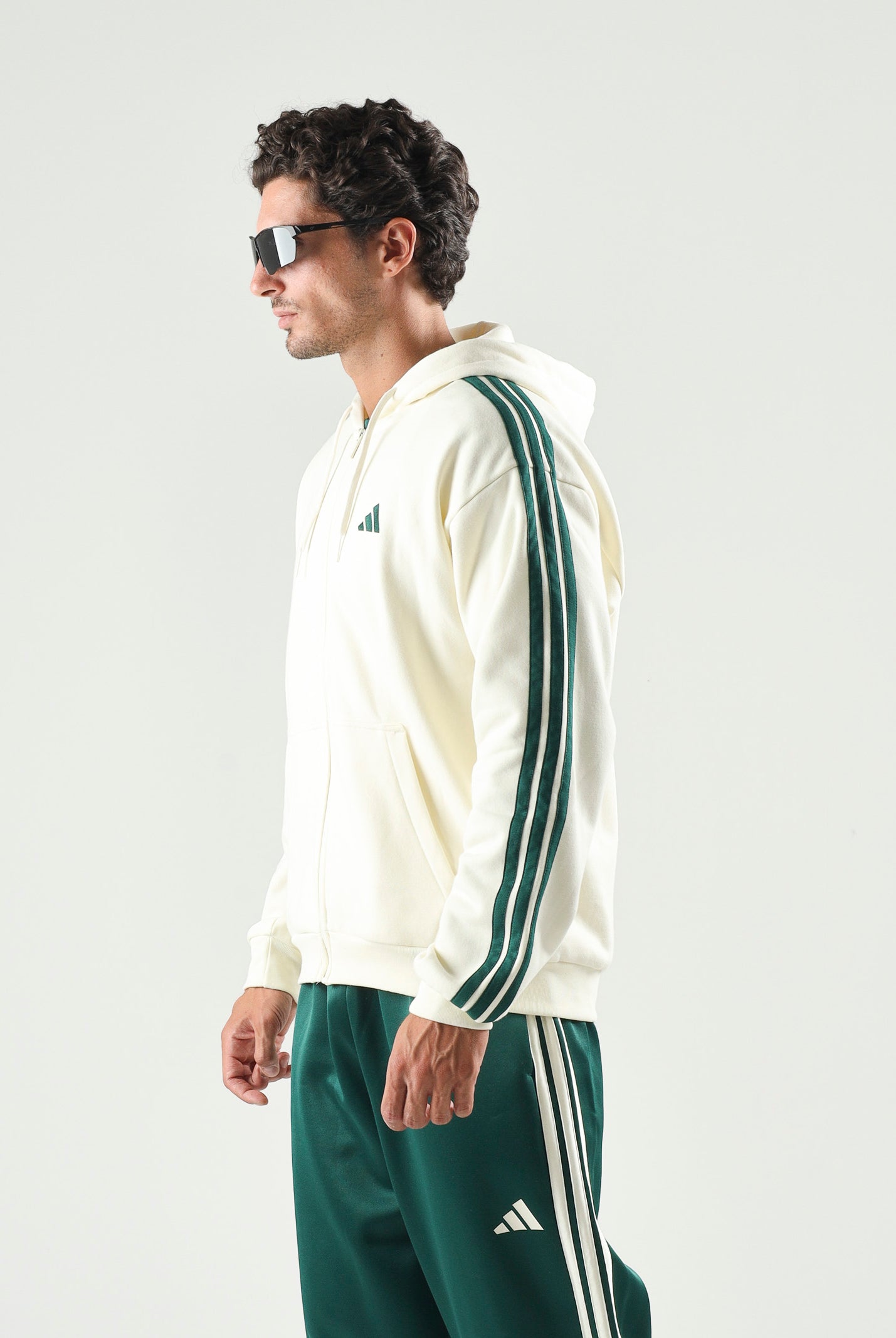 ADIDAS PERFORMANCA felpa con cappuccio e zip Essentials 3-Stripes Fleece Full-Zip HoodieIvory/Collegiate Green avorio e verde da uomo. KY4149 . ADIDAS PERFORMANCE