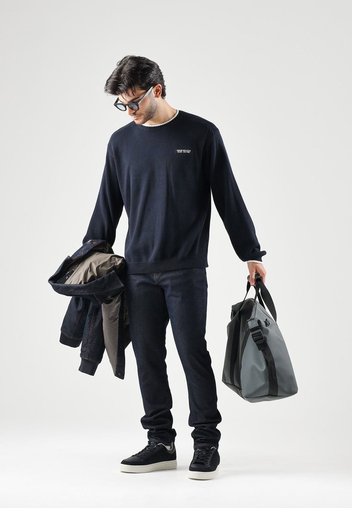 ARMANI EXCHANGE Jeans blue denim per uomo con lavaggio scuro e cinque tasche. XM000070AF27235 MB001 ARMANI EXCHANGE
