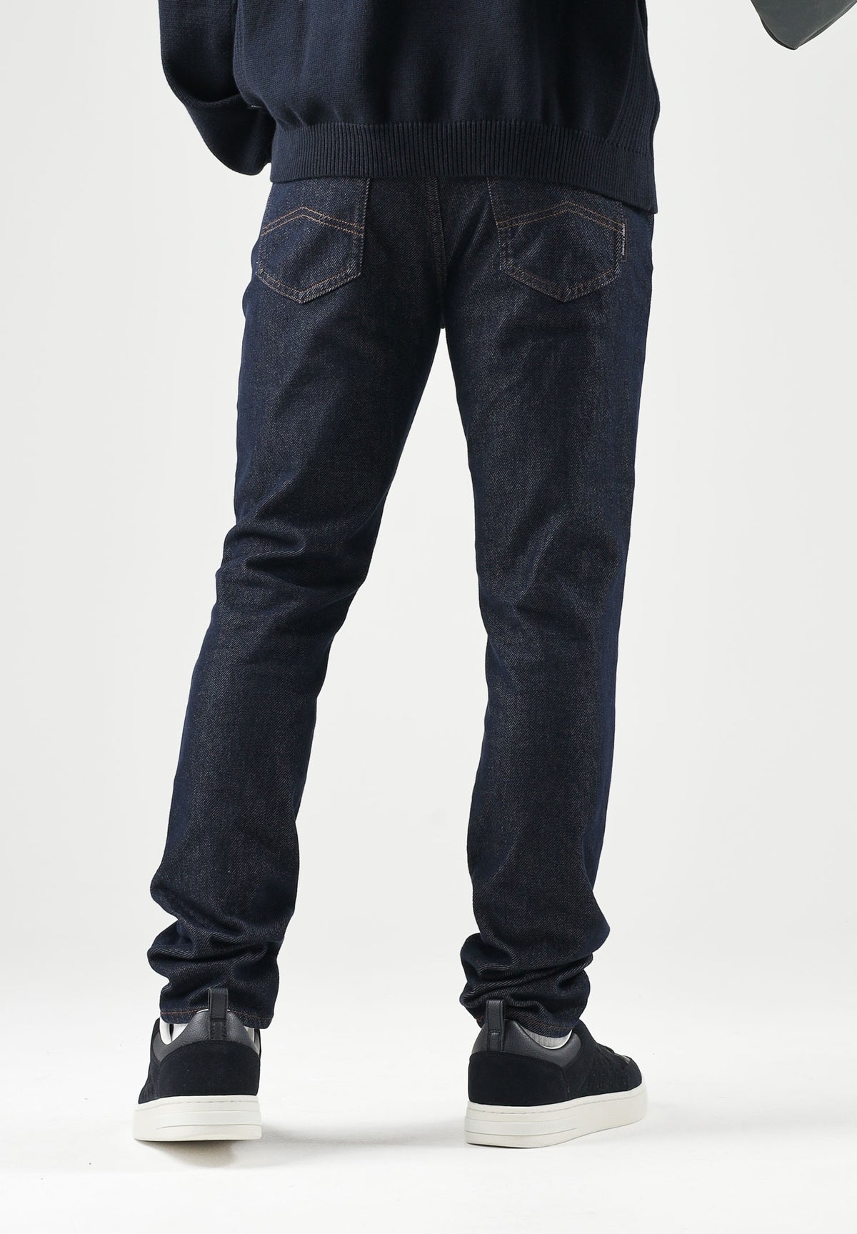 ARMANI EXCHANGE Jeans blue denim per uomo con lavaggio scuro e cinque tasche. XM000070AF27235 MB001 ARMANI EXCHANGE