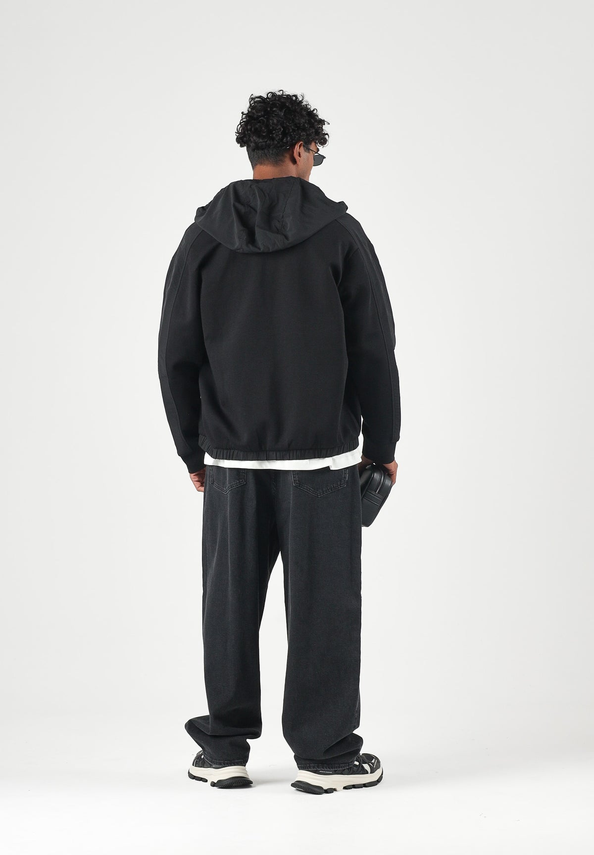 ARMANI EXCHANGE Giacca a vento nera da uomo con colletto alto protettivo e chiusura frontale con bottoni automatici. XM001011AF10818 UC001 ARMANI EXCHANGE