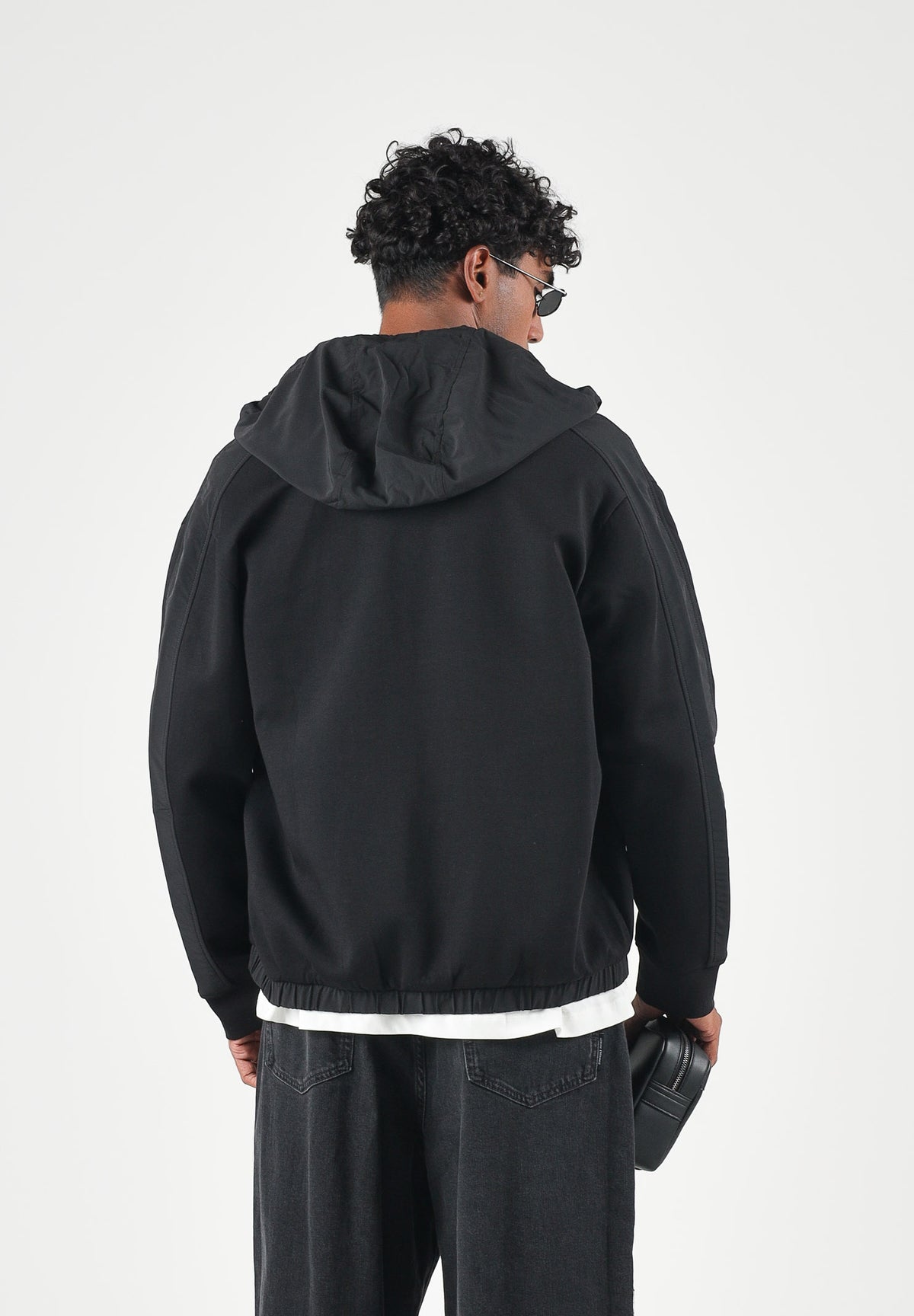 ARMANI EXCHANGE Giacca a vento nera da uomo con colletto alto protettivo e chiusura frontale con bottoni automatici. XM001011AF10818 UC001 ARMANI EXCHANGE