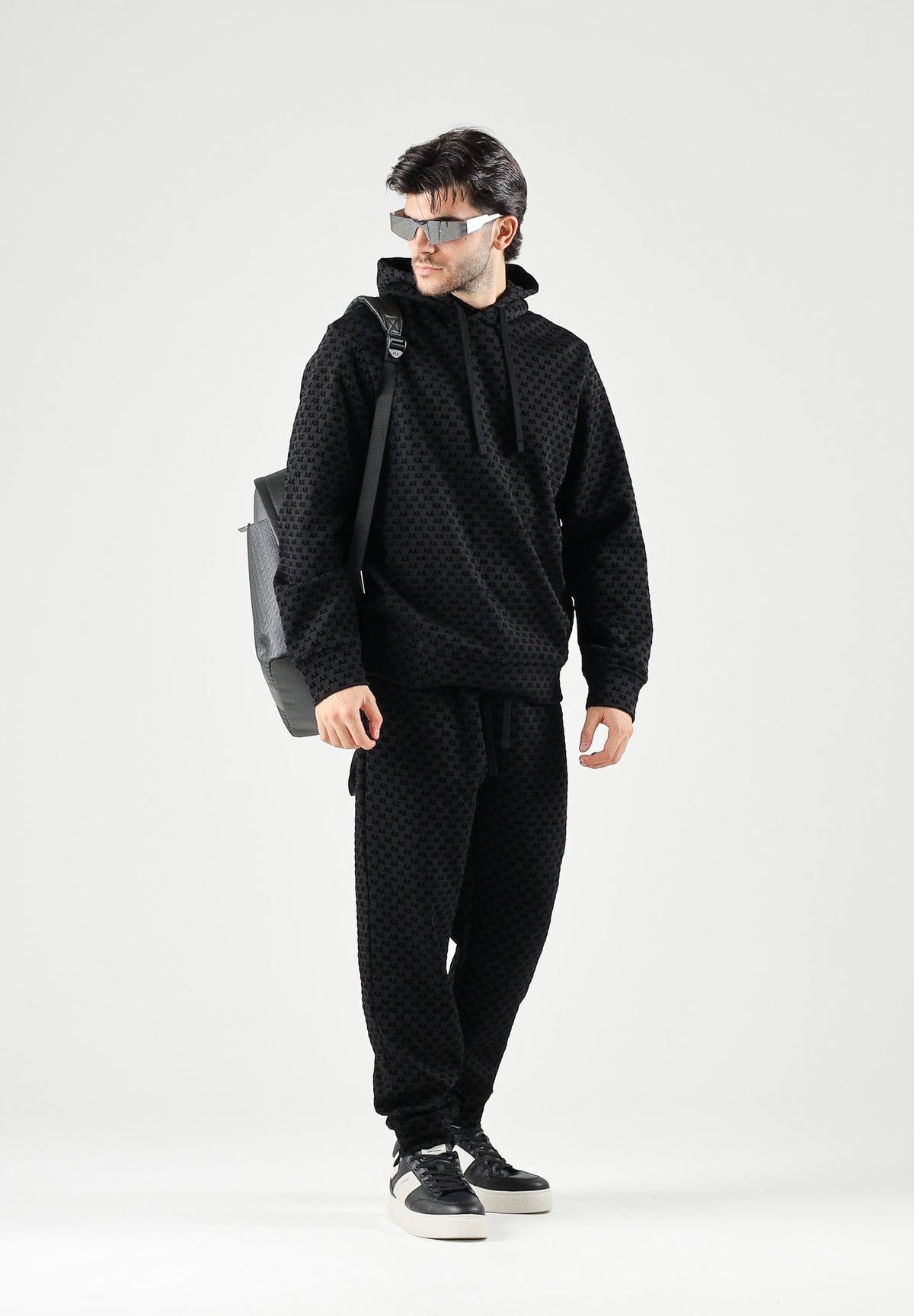 ARMANI EXCHANGE Felpa con cappuccio black per uomo con coulisse e tasca a marsupio centrale. XM002903AF10818 UC001 ARMANI EXCHANGE