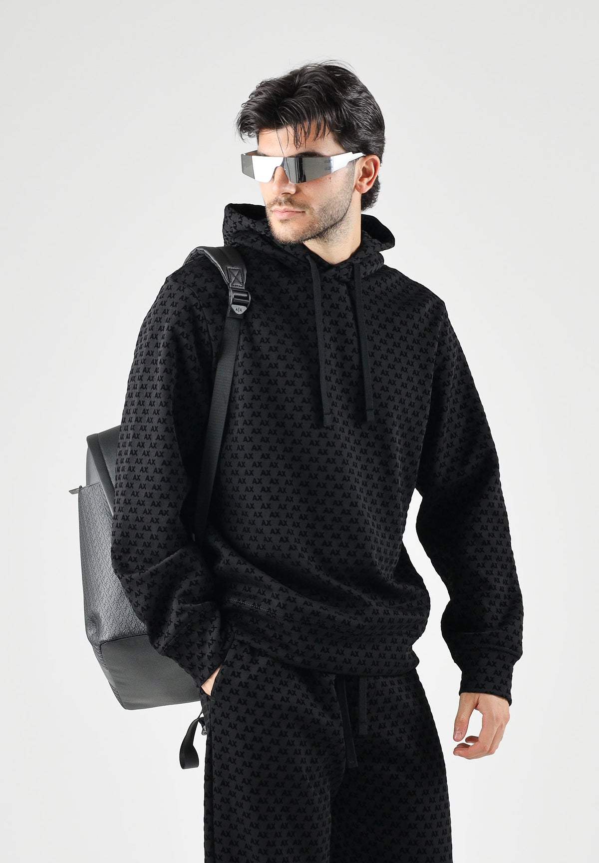 ARMANI EXCHANGE Felpa con cappuccio black per uomo con coulisse e tasca a marsupio centrale. XM002903AF10818 UC001 ARMANI EXCHANGE
