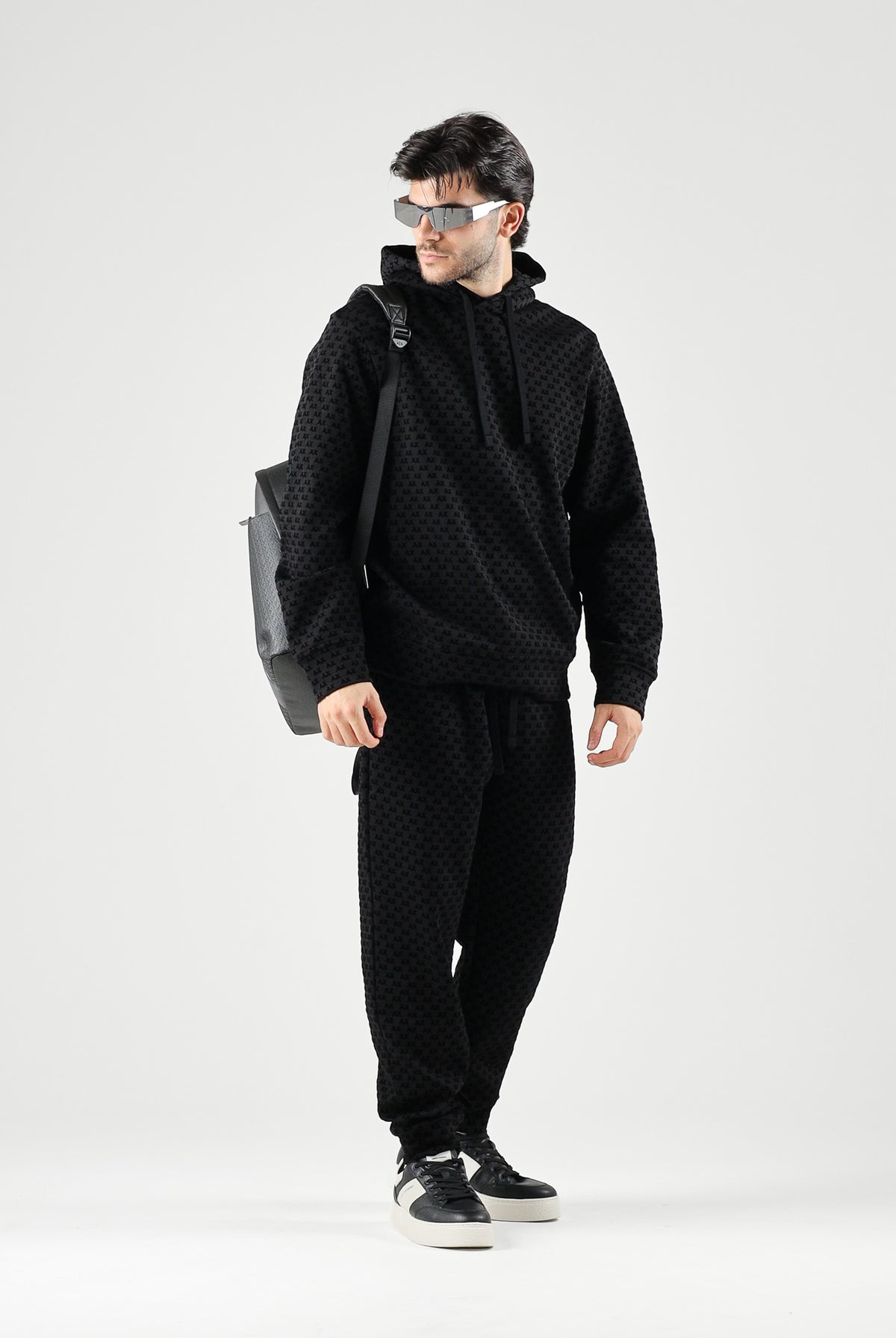 ARMANI EXCHANGE Pantaloni JOGGER neri per uomo con elastico in vita e polsini alle caviglie. XM002904AF10818 UC001 ARMANI EXCHANGE