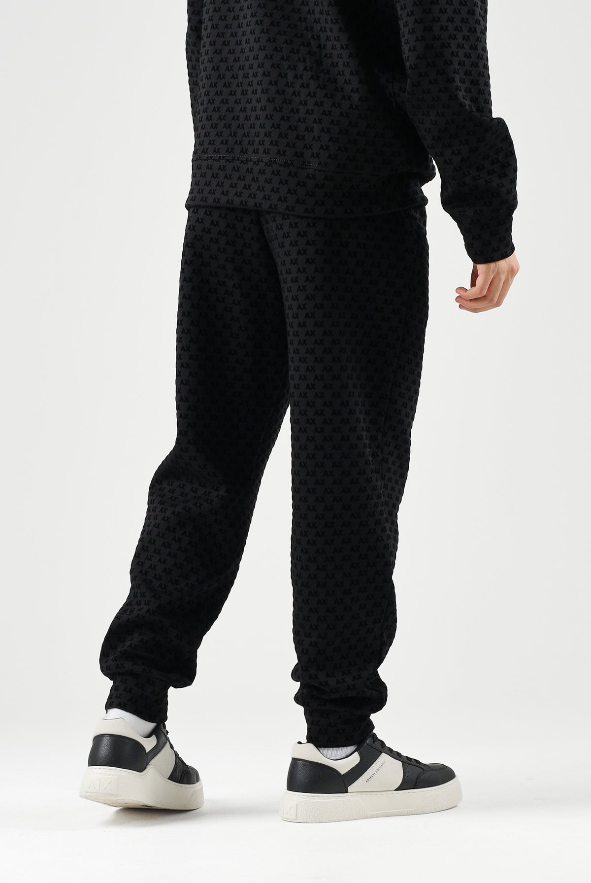 ARMANI EXCHANGE Pantaloni JOGGER neri per uomo con elastico in vita e polsini alle caviglie. XM002904AF10818 UC001 ARMANI EXCHANGE
