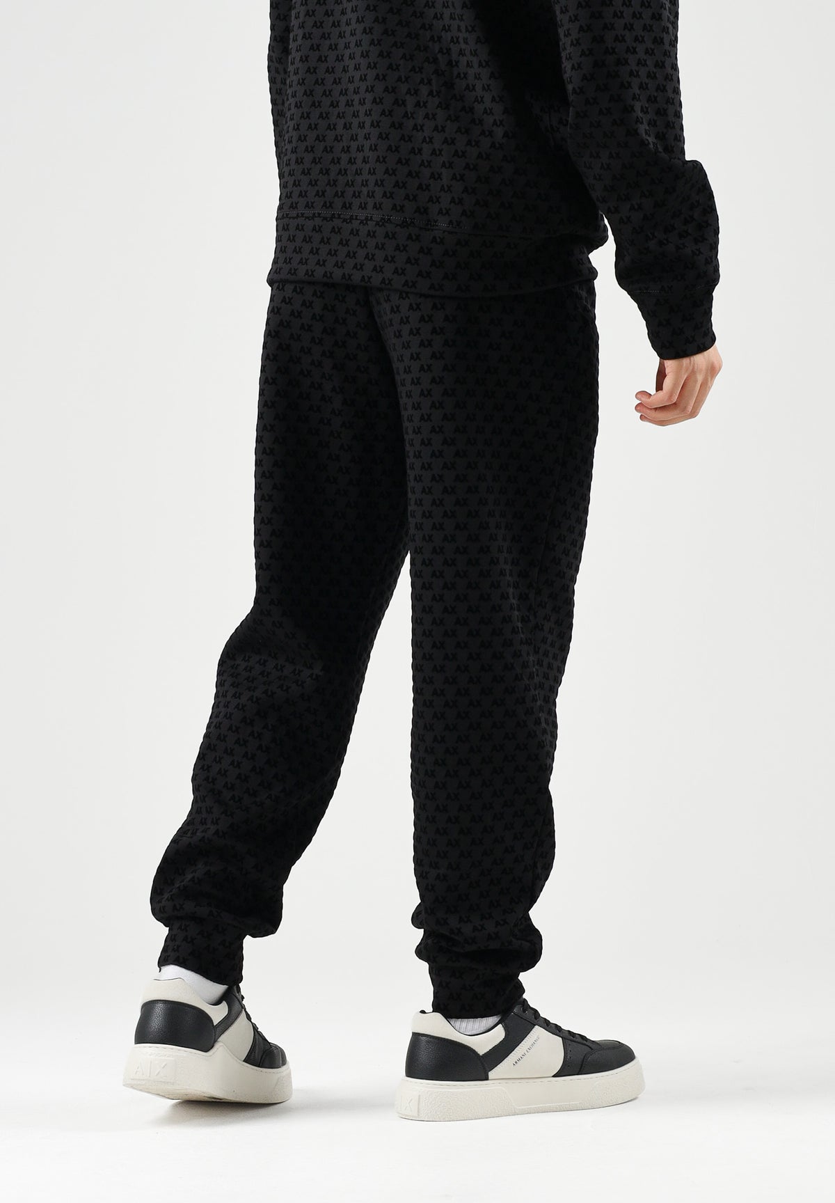 ARMANI EXCHANGE Pantaloni JOGGER neri per uomo con elastico in vita e polsini alle caviglie. XM002904AF10818 UC001 ARMANI EXCHANGE