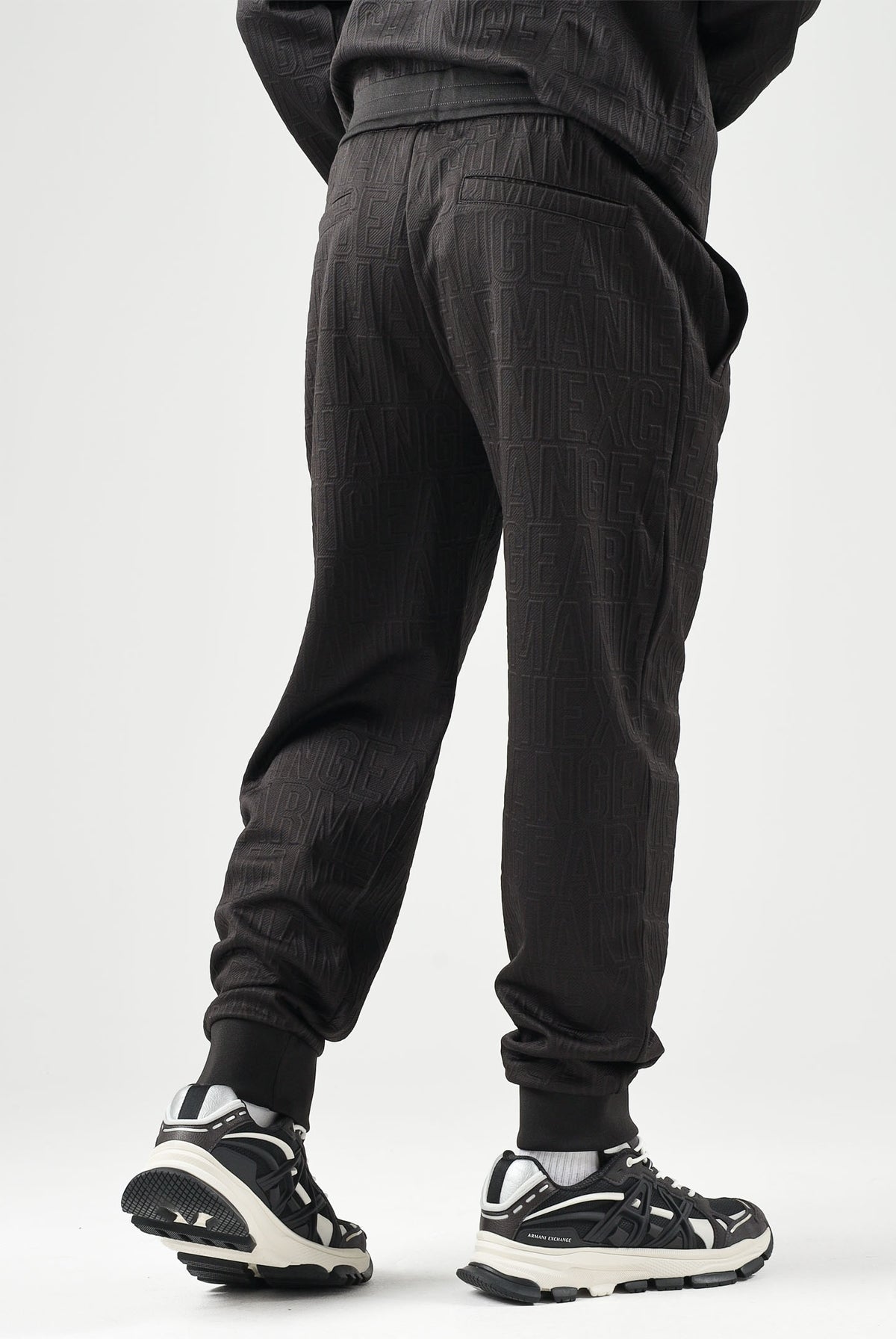 ARMANI EXCHANGE Pantaloni marroni da uomo con coulisse in vita e polsini elasticizzati alle caviglie XM002907AF21862 U8128 ARMANI EXCHANGE