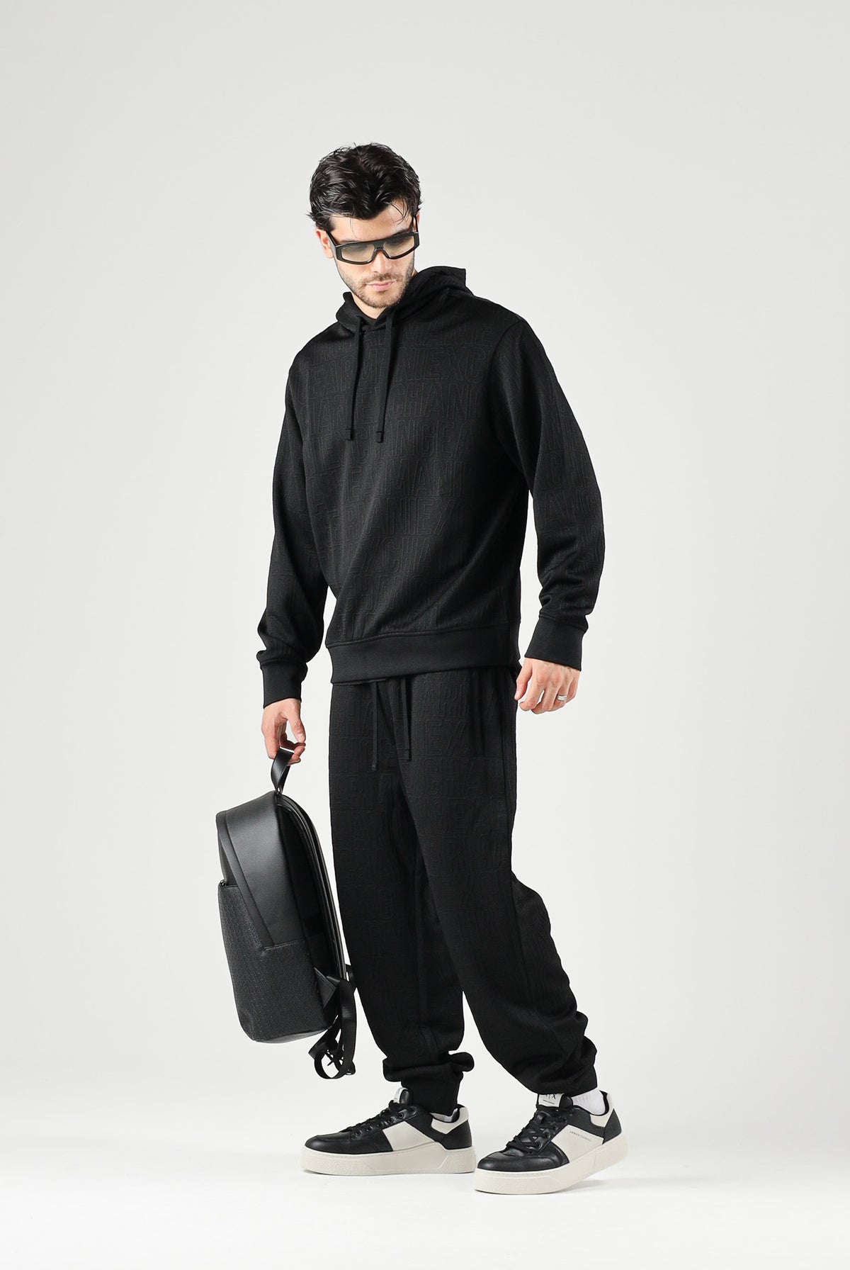ARMANI EXCHANGE Pantaloni JOGGER neri per uomo con coulisse in vita e tasche laterali. XM002907AF21862 UC001 ARMANI EXCHANGE