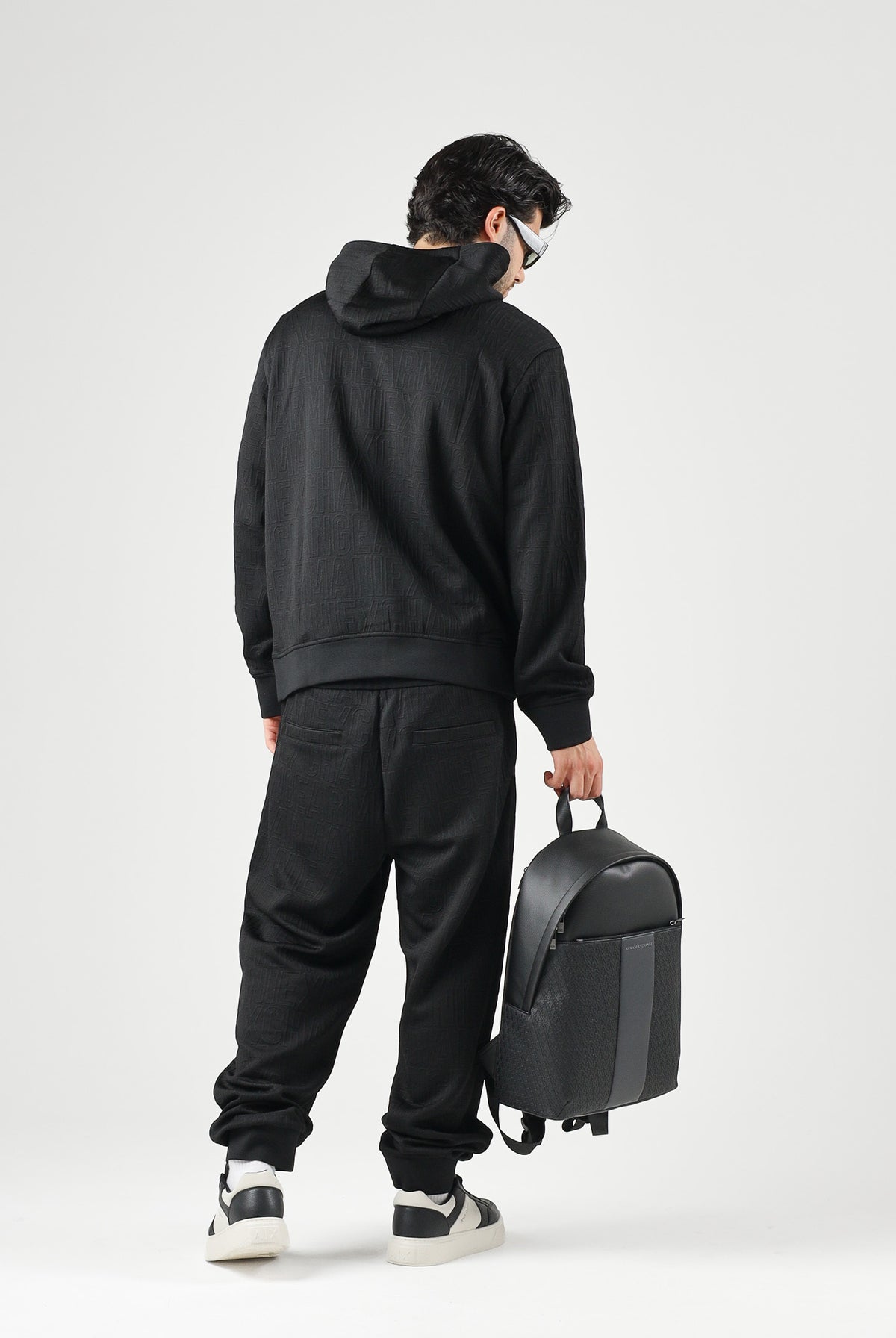 ARMANI EXCHANGE Pantaloni JOGGER neri per uomo con coulisse in vita e tasche laterali. XM002907AF21862 UC001 ARMANI EXCHANGE