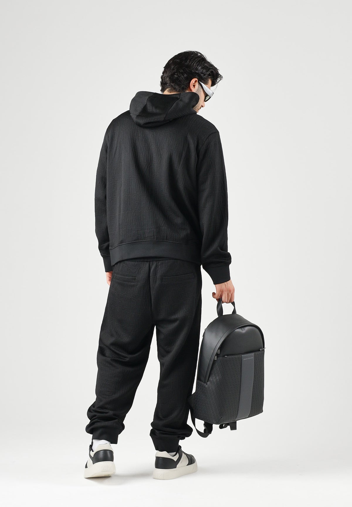 ARMANI EXCHANGE Pantaloni JOGGER neri per uomo con coulisse in vita e tasche laterali. XM002907AF21862 UC001 ARMANI EXCHANGE