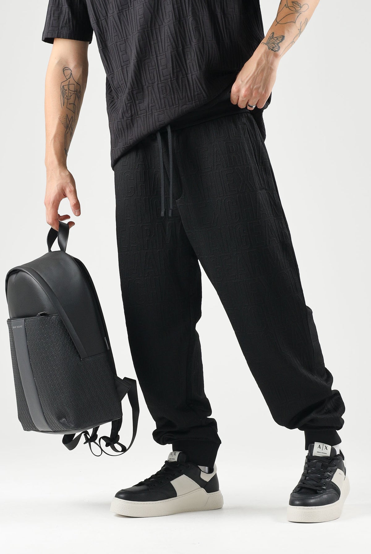 ARMANI EXCHANGE Pantaloni JOGGER neri per uomo con coulisse in vita e tasche laterali. XM002907AF21862 UC001 ARMANI EXCHANGE