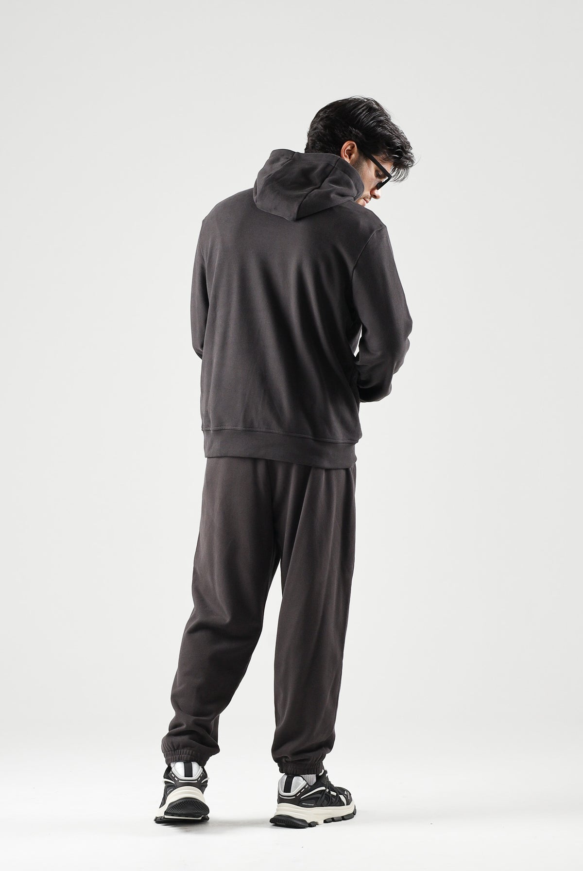 ARMANI EXCHANGE Pantaloni JOGGER licorice-marrone per uomo con vita regolabile e polsini elasticizzati. XM002914AF26047 U8128 ARMANI EXCHANGE