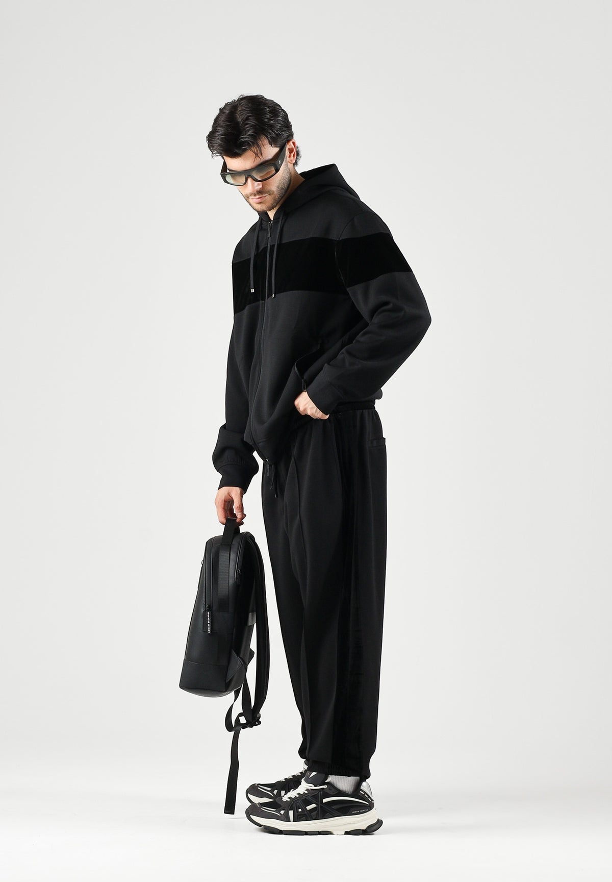 ARMANI EXCHANGE Pantaloni JOGGER black per uomo con coulisse interna e tasche a filetto. XM002924AF19936 UC001 ARMANI EXCHANGE