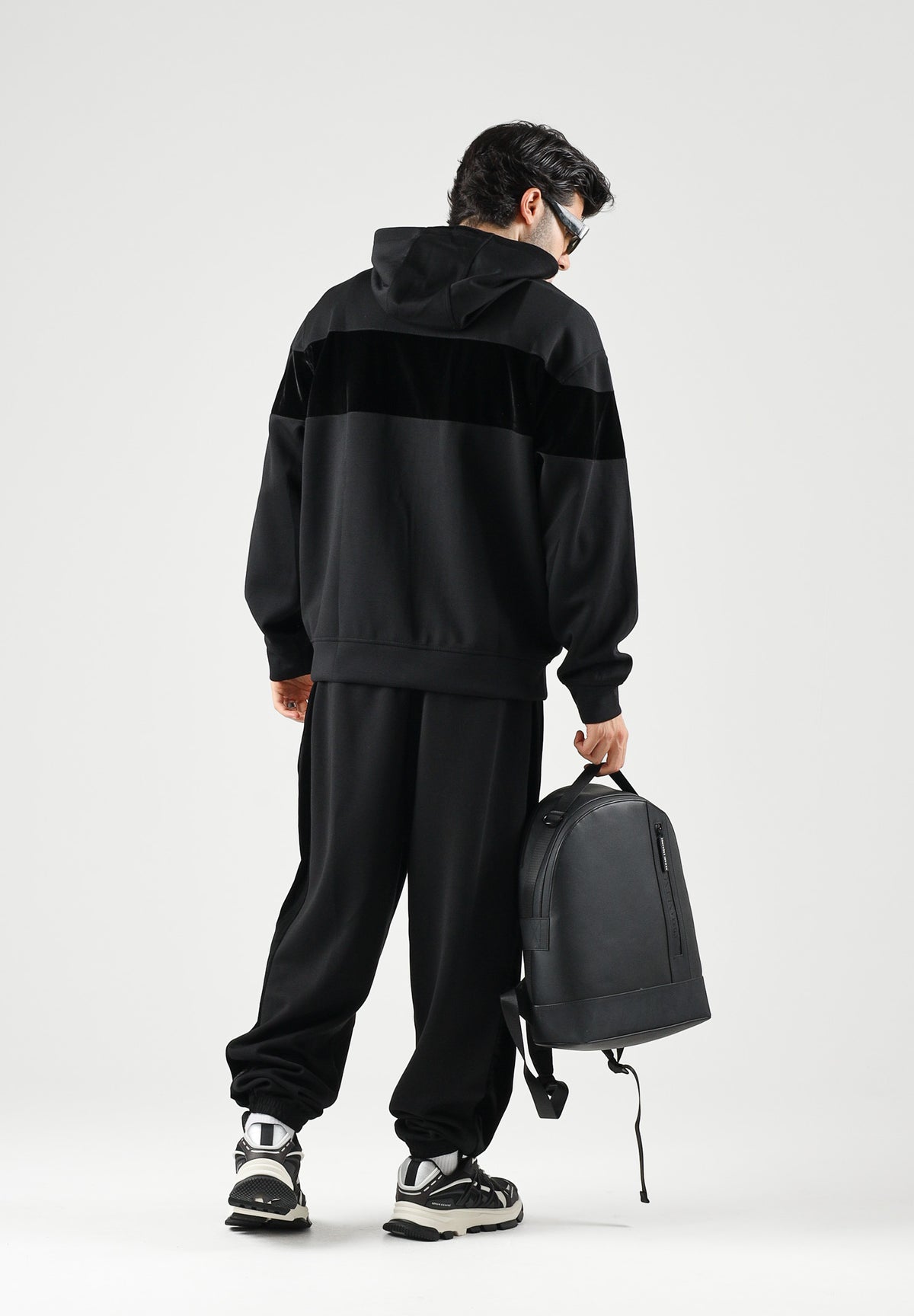 ARMANI EXCHANGE Pantaloni JOGGER black per uomo con coulisse interna e tasche a filetto. XM002924AF19936 UC001 ARMANI EXCHANGE