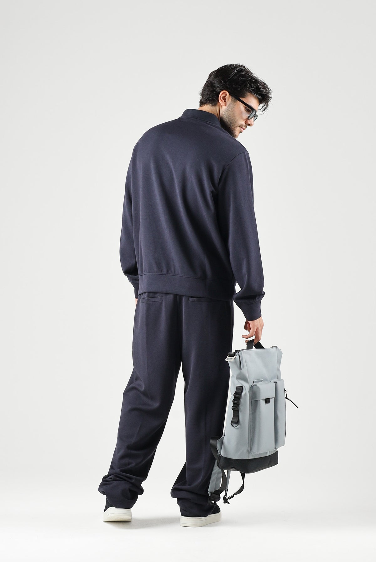 ARMANI EXCHANGE Pantaloni JOGGER deep navy blu per uomo con coulisse in vita e tasche laterali. XM002941AF19936 UB101 ARMANI EXCHANGE