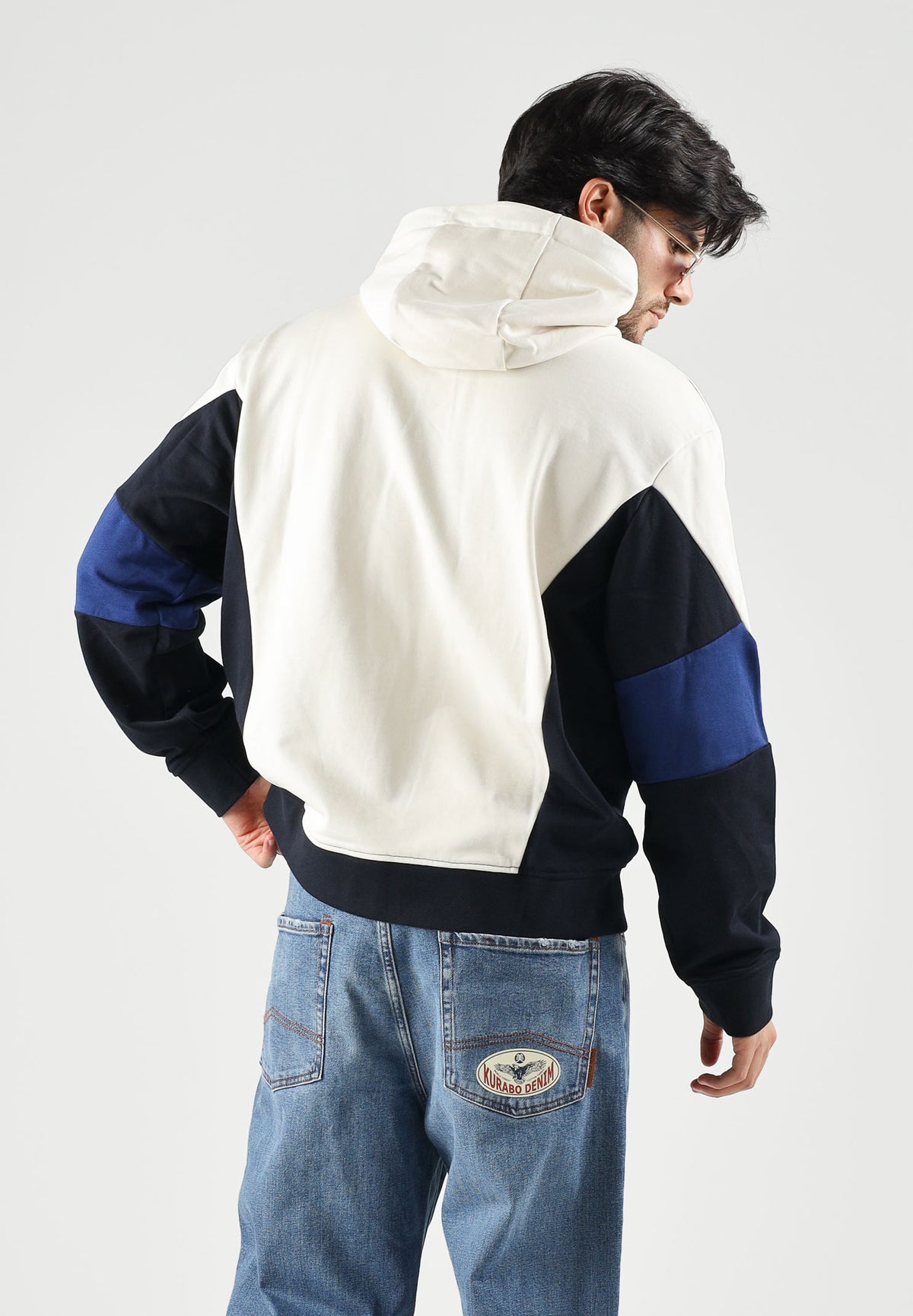 ARMANI EXCHANGE Felpa con cappuccio COLORBLOCK off white-bianca per uomo con motivo geometrico a V sul petto. XM002963AF20934 M0378 ARMANI EXCHANGE
