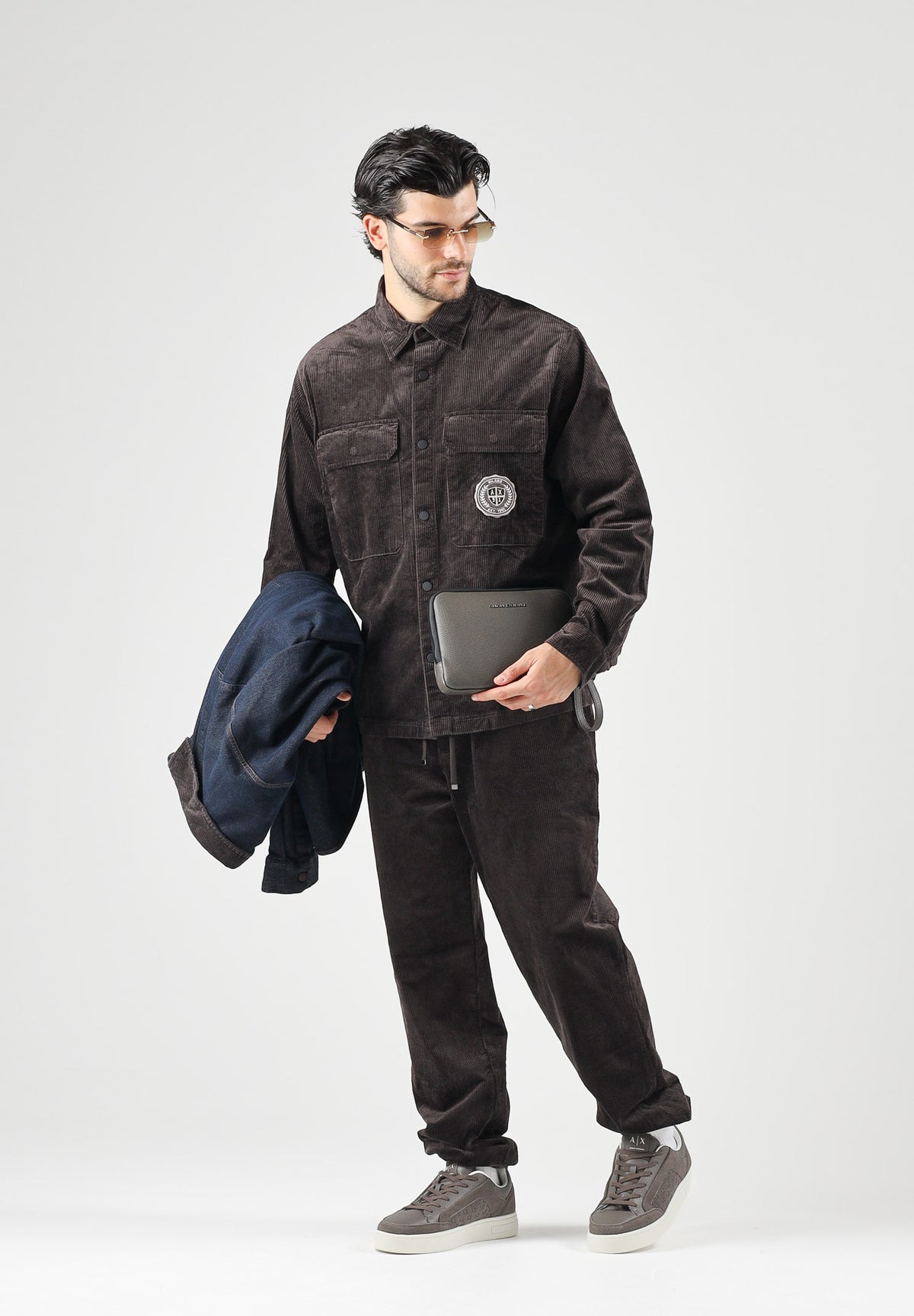 ARMANI EXCHANGE Pantaloni licorice-marroni per uomo con coulisse in vita e polsini elasticizzati. XM003304AF27114 U8128 ARMANI EXCHANGE