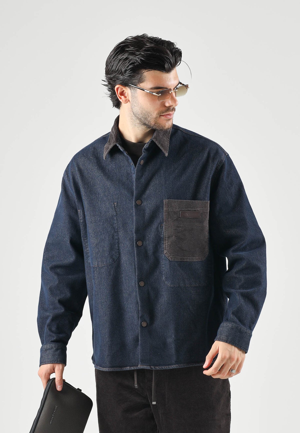 ARMANI EXCHANGE Camicia manica lunga OVERSHIRT IN DENIM blue per uomo con colletto classico e tasca sul petto a contrasto. XM003402AF27235 MB001 ARMANI EXCHANGE