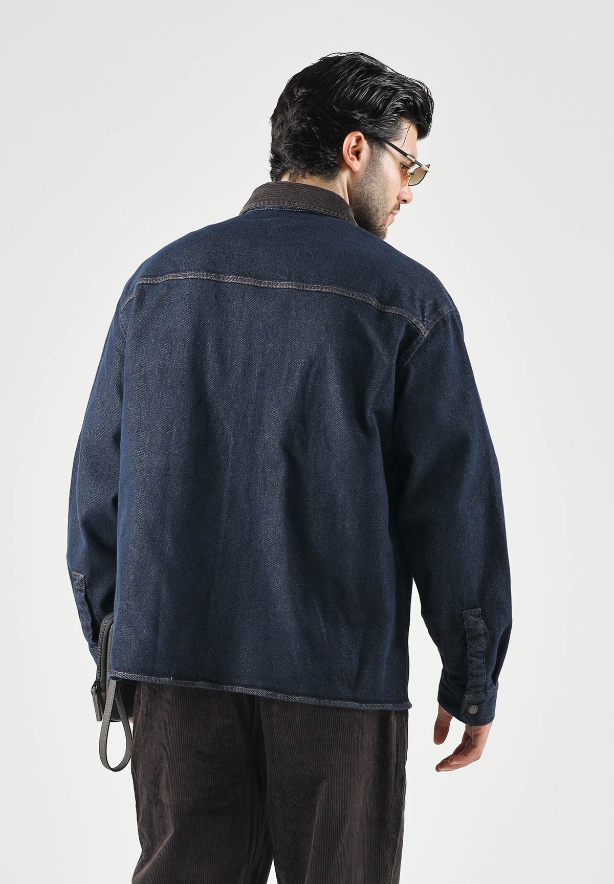 ARMANI EXCHANGE Camicia manica lunga OVERSHIRT IN DENIM blue per uomo con colletto classico e tasca sul petto a contrasto. XM003402AF27235 MB001 ARMANI EXCHANGE