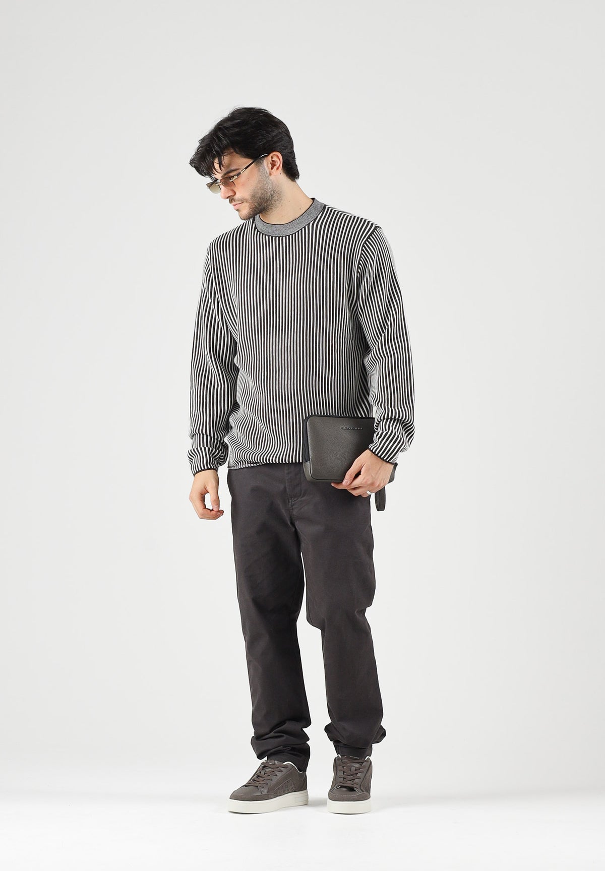 ARMANI EXCHANGE Pantaloni licorice marroni da uomo con taglio chino e gamba affusolata. XM003537AF22547 U8128 ARMANI EXCHANGE